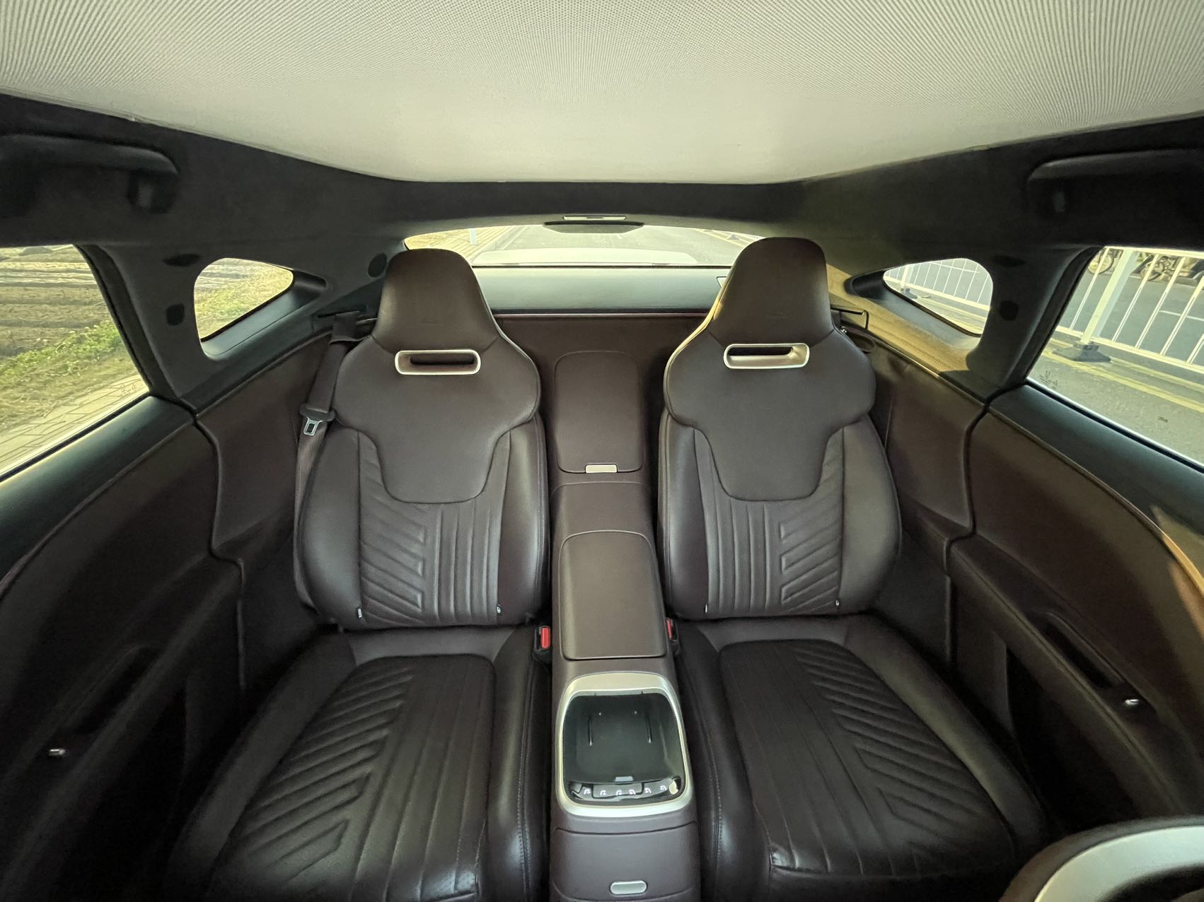 Avatr 11 2023 car image #11