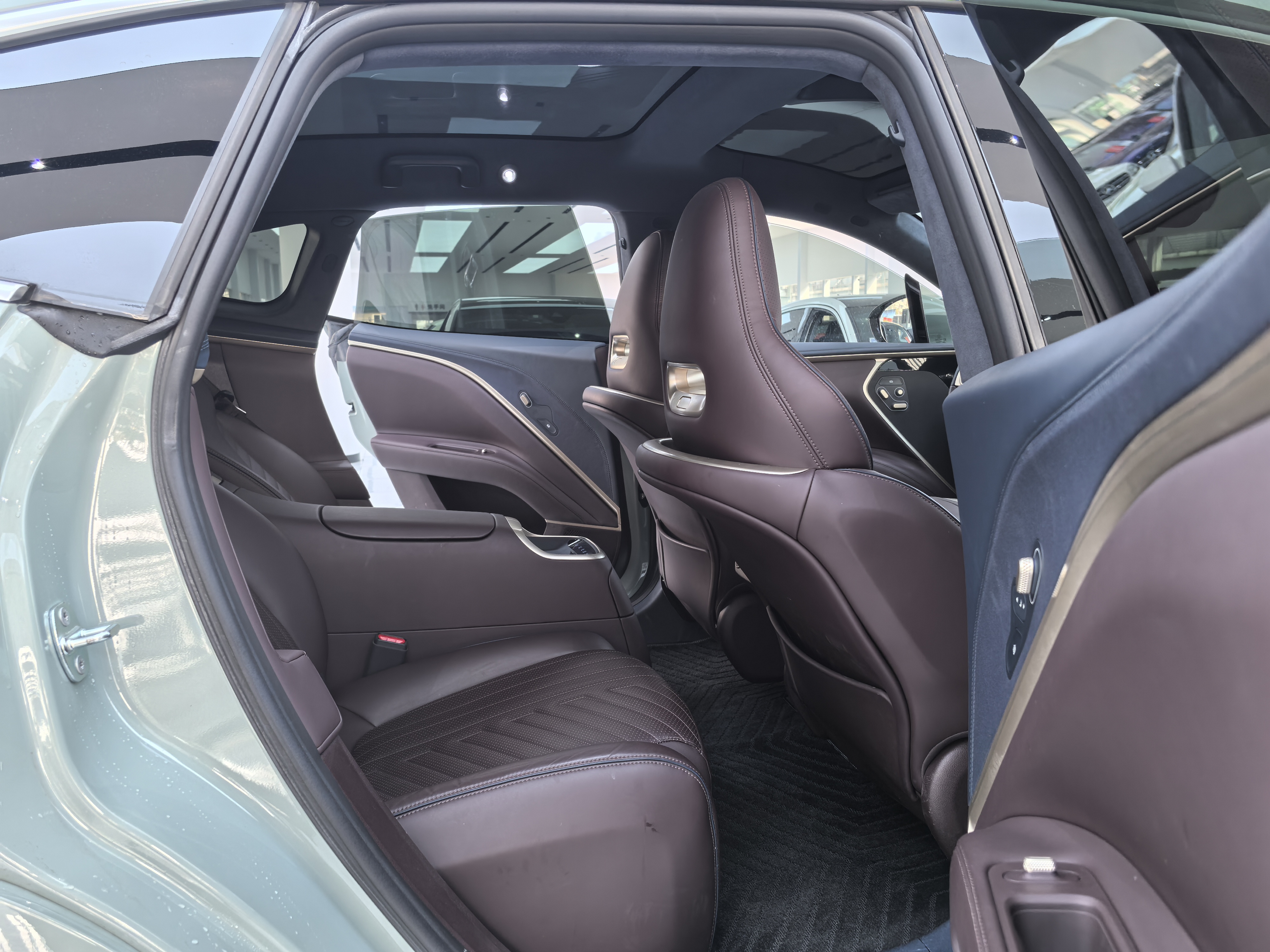 Avatr 11 2023 immagine di auto #11