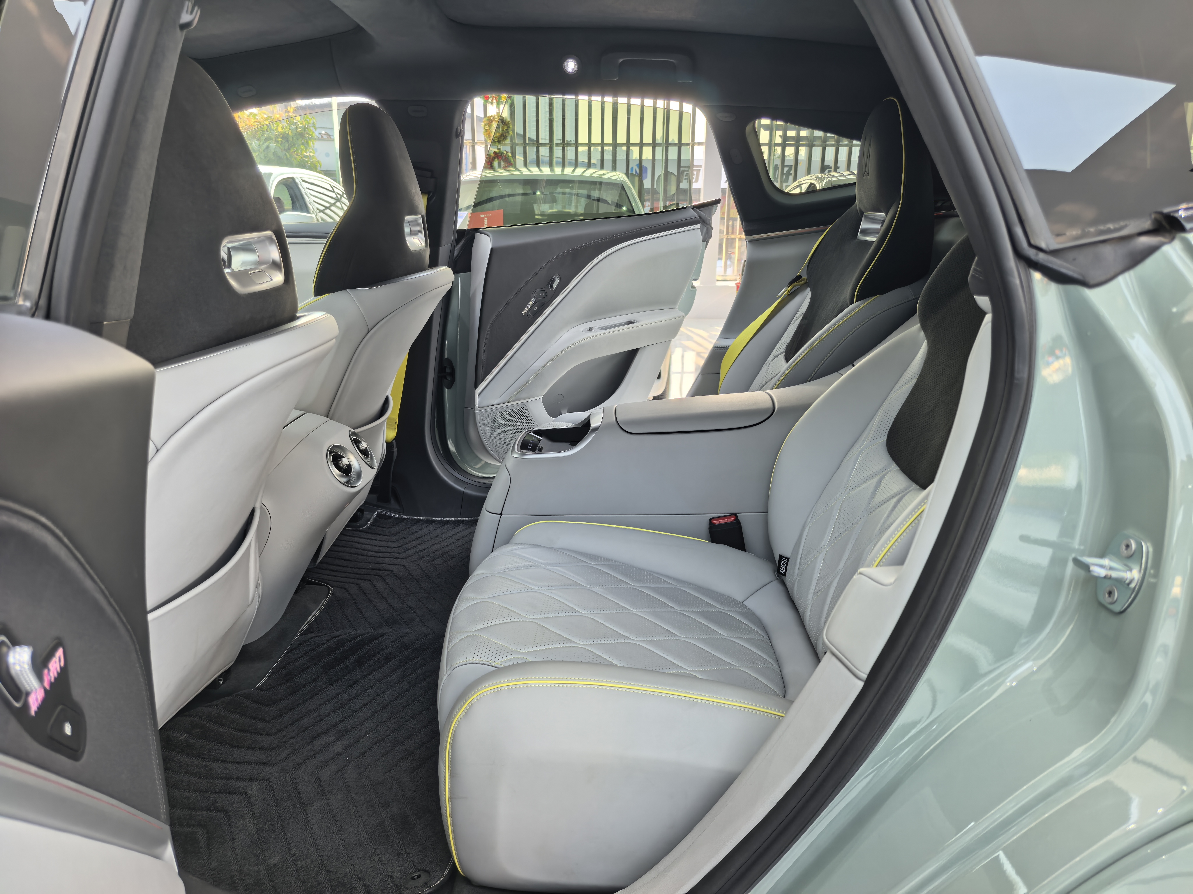 Avatr 11 2023 immagine di auto #11