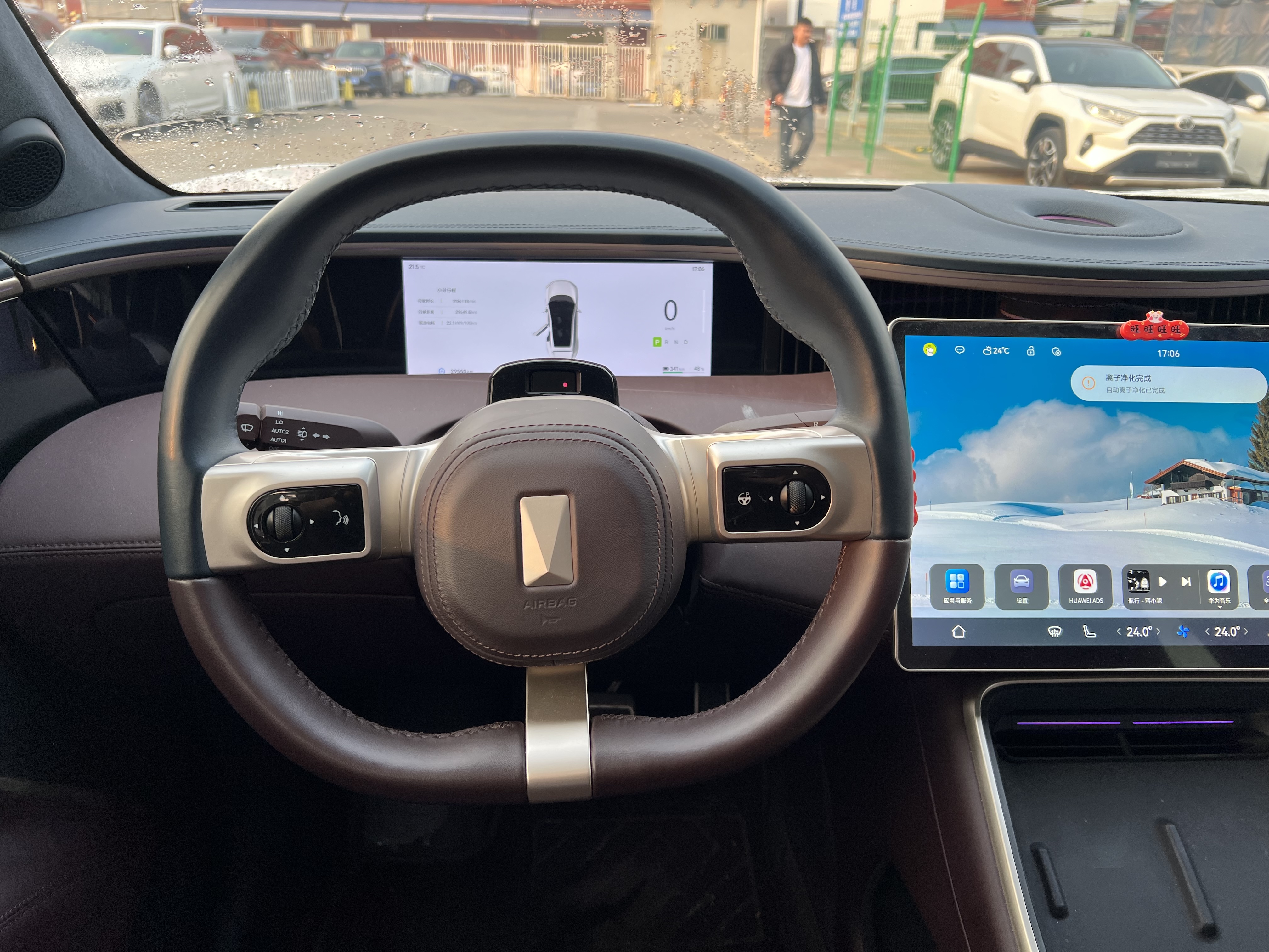 Avatr 11 2023 car image #11
