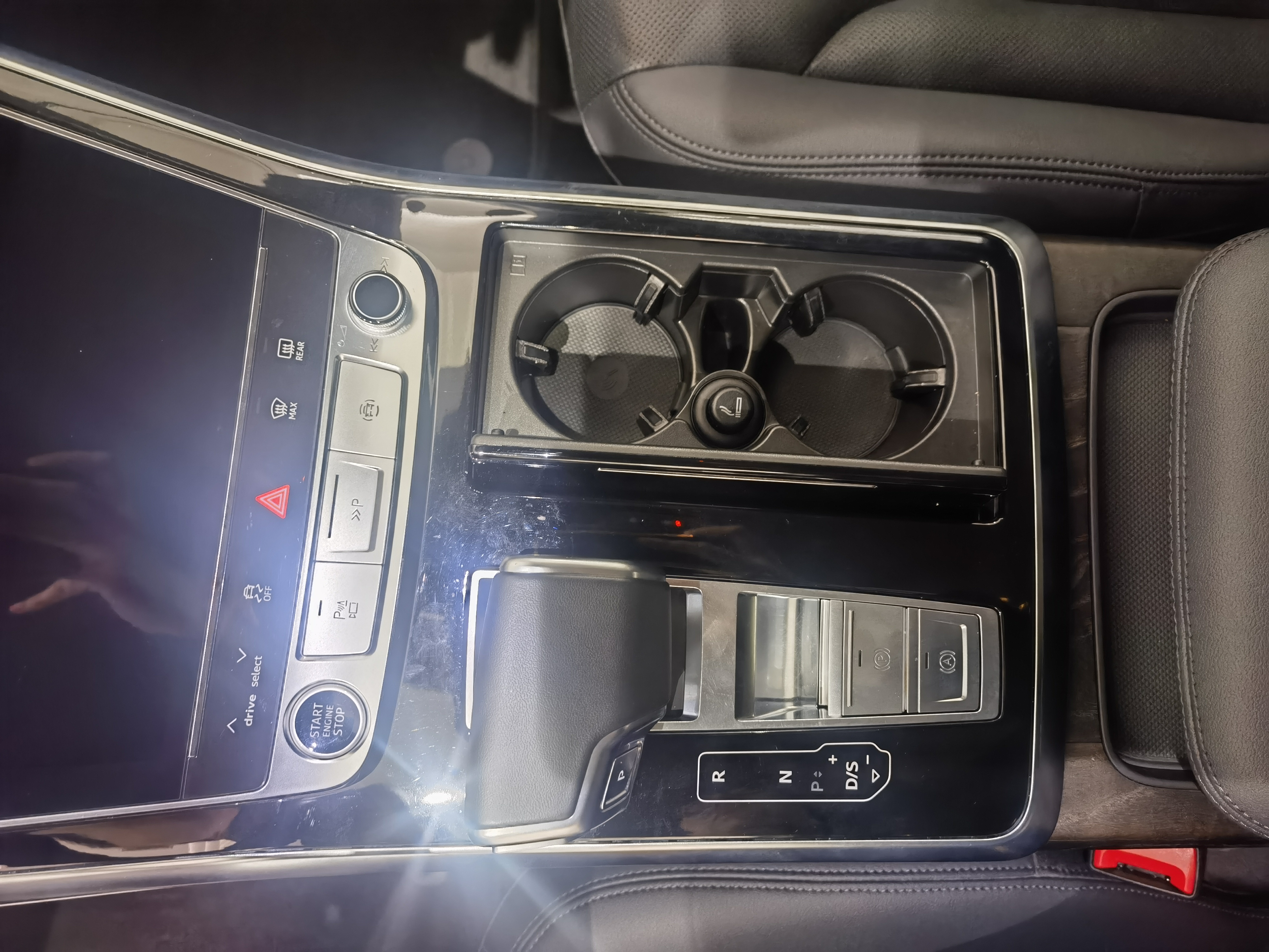 Audi Q8 2023 car image #11