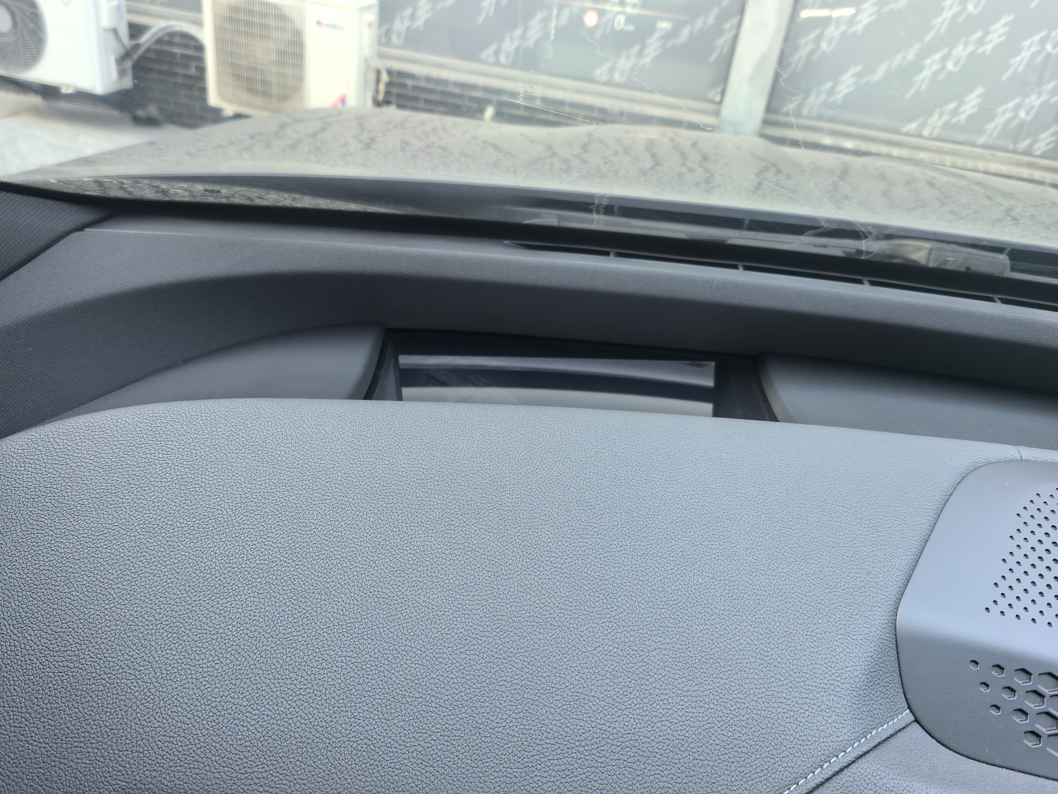 BMW iX 2023 immagine di auto #11