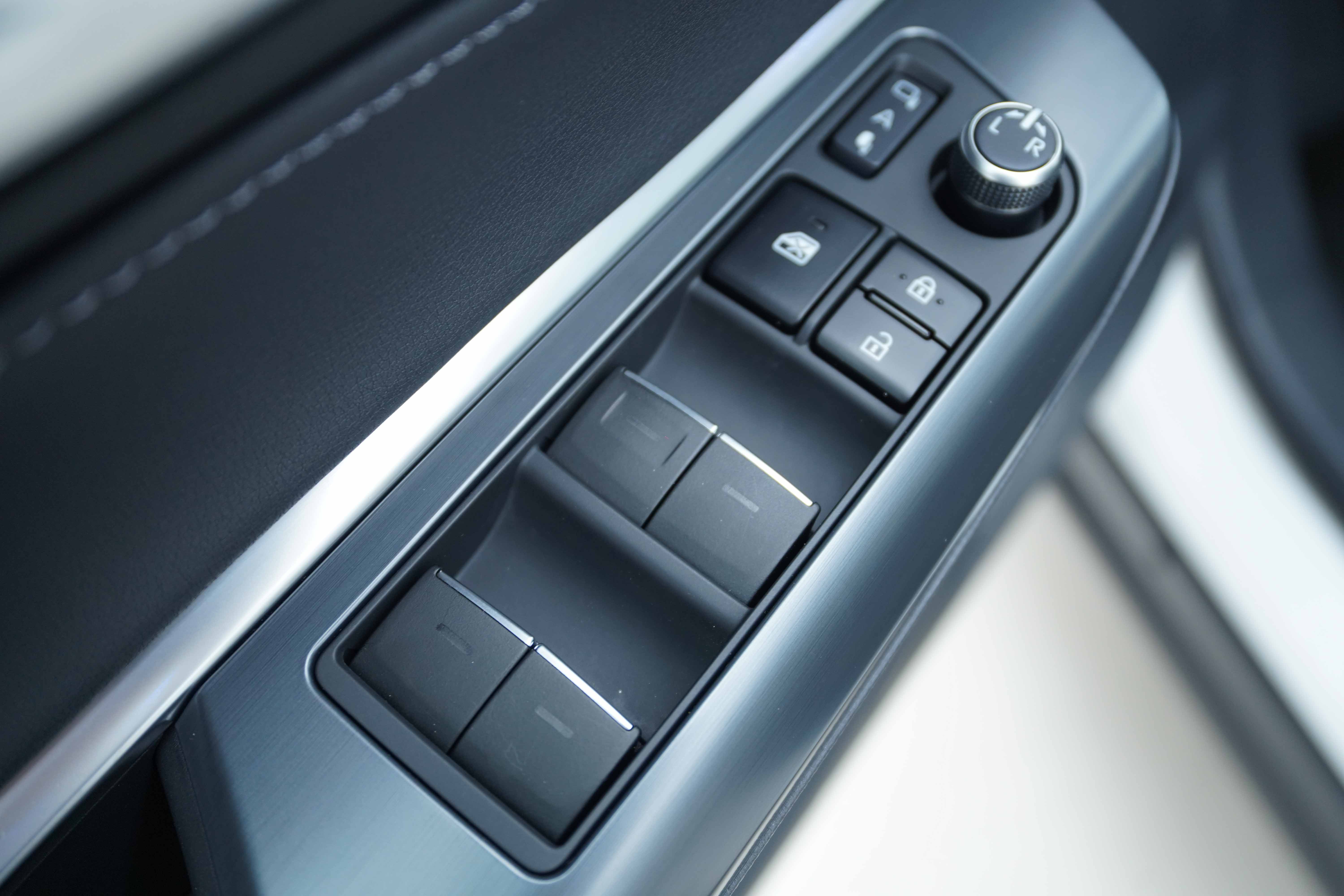 Toyota Venza 2024 صورة سيارة #11