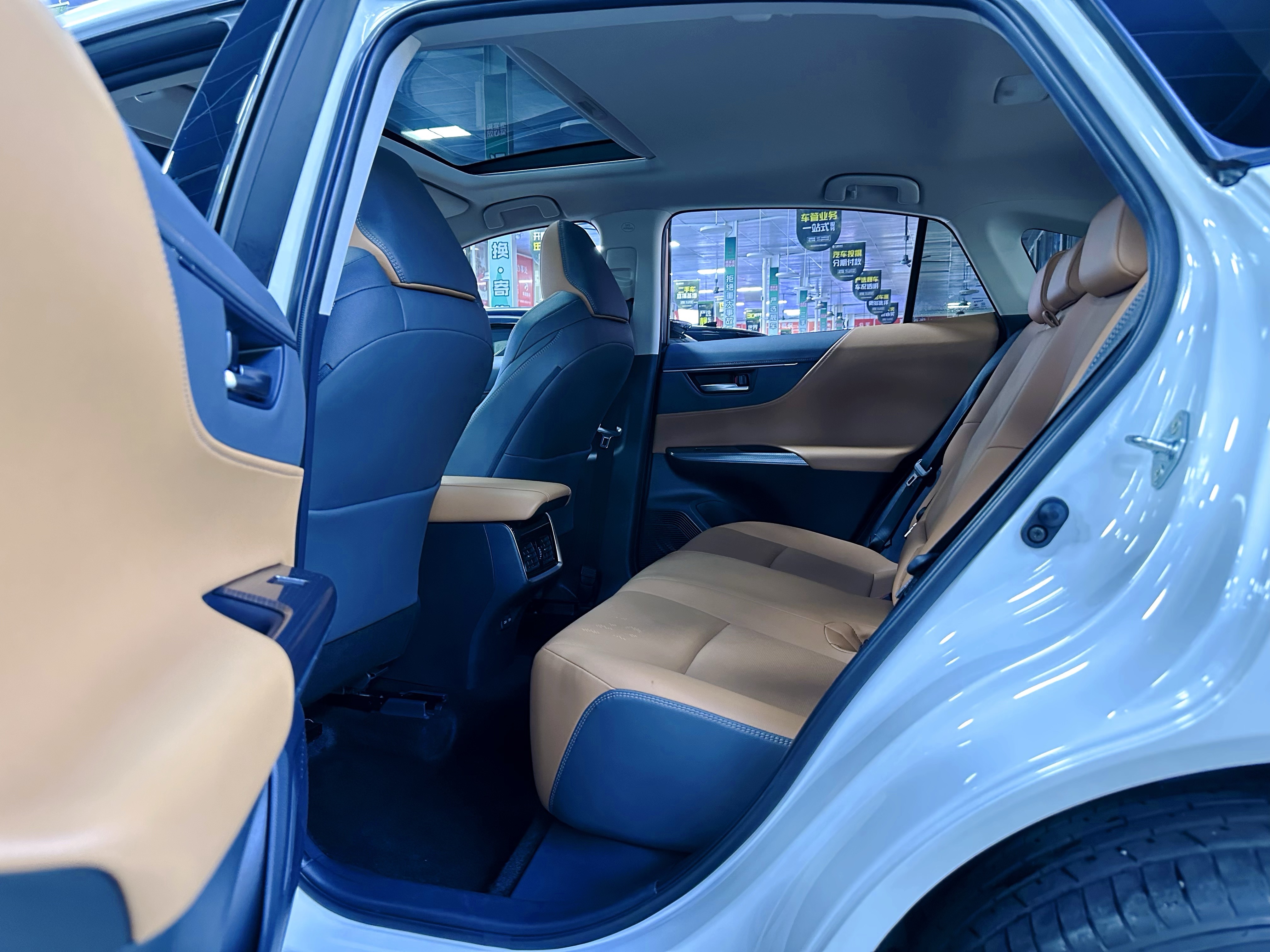 Toyota Venza 2024 car image #11