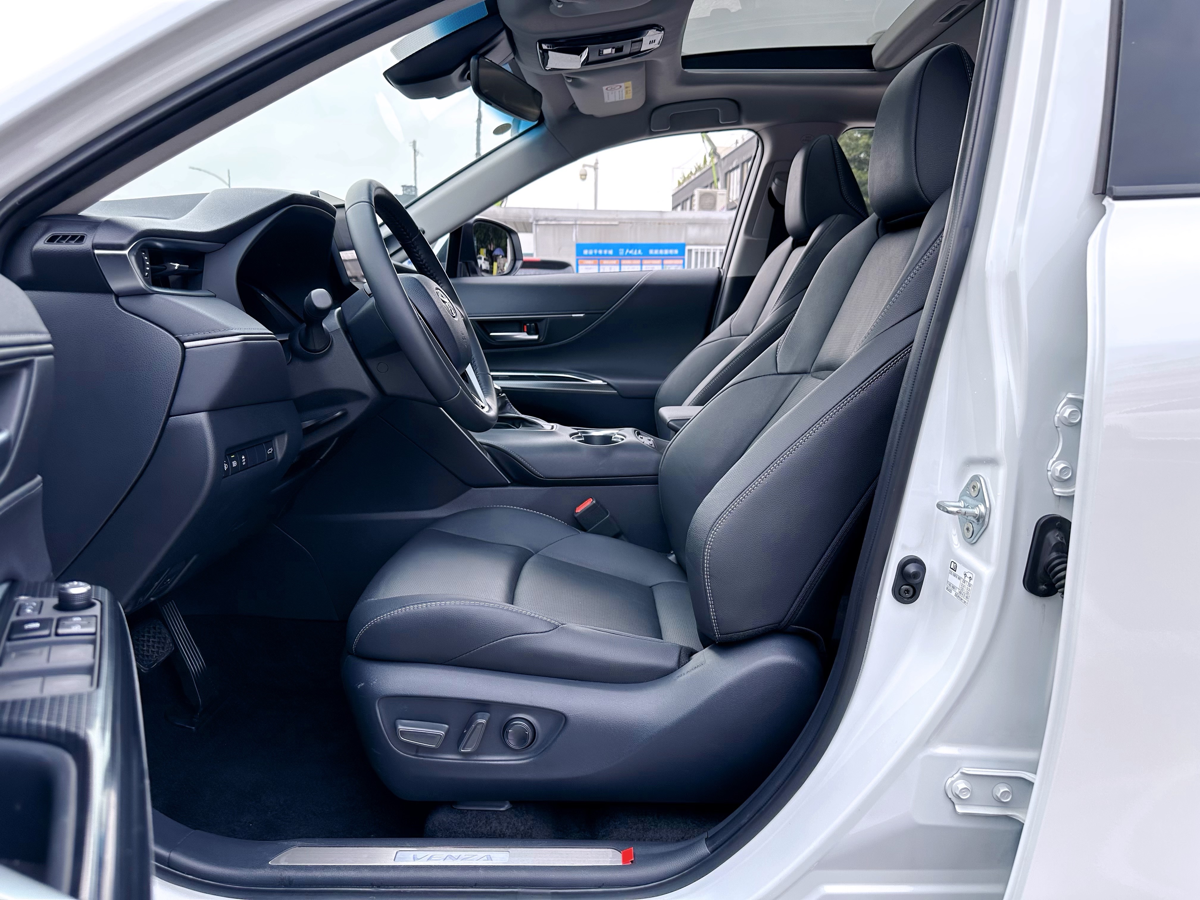 Toyota Venza 2024 immagine di auto #11