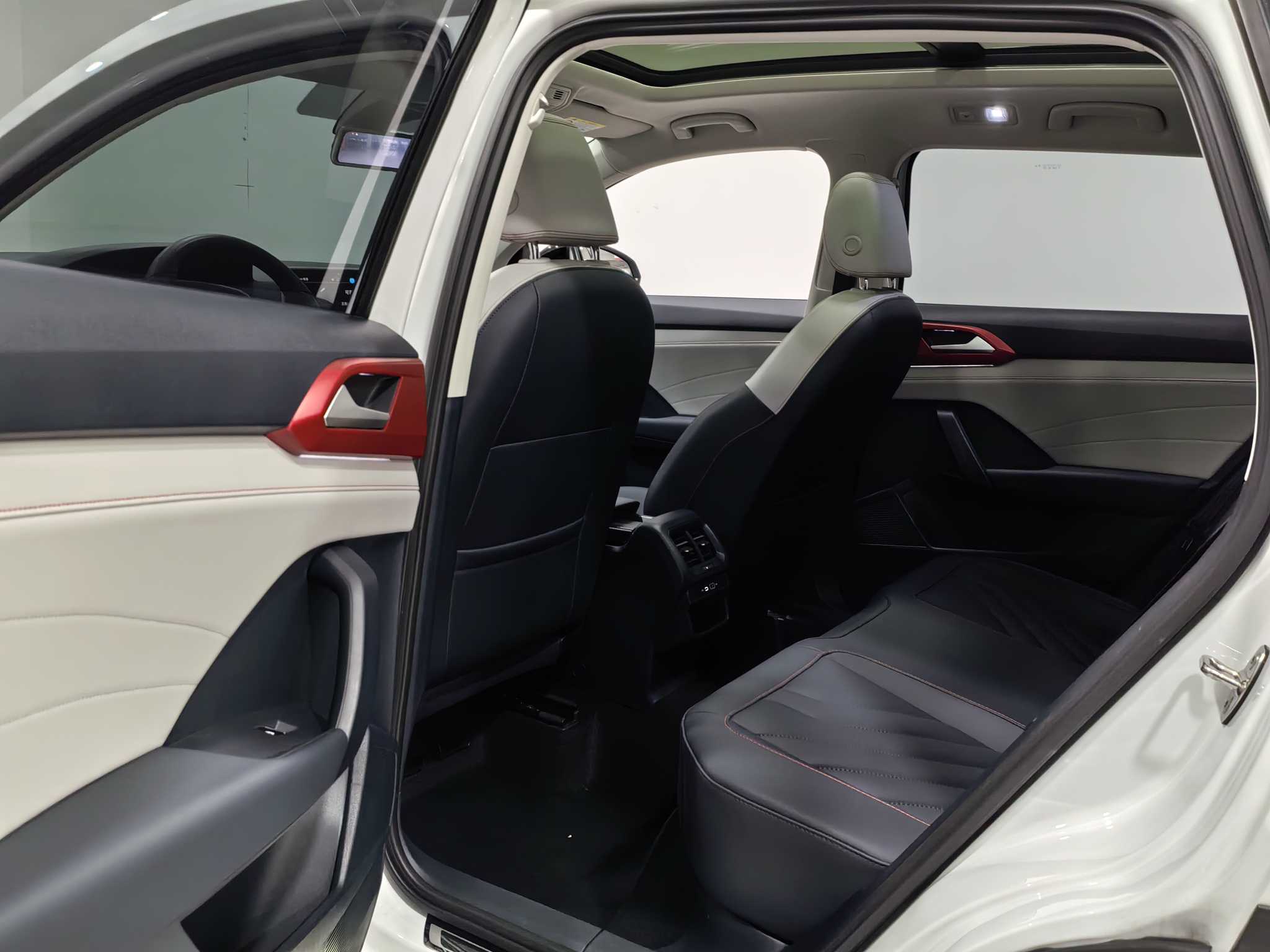 Volkswagen Tharu 2023 car image #11