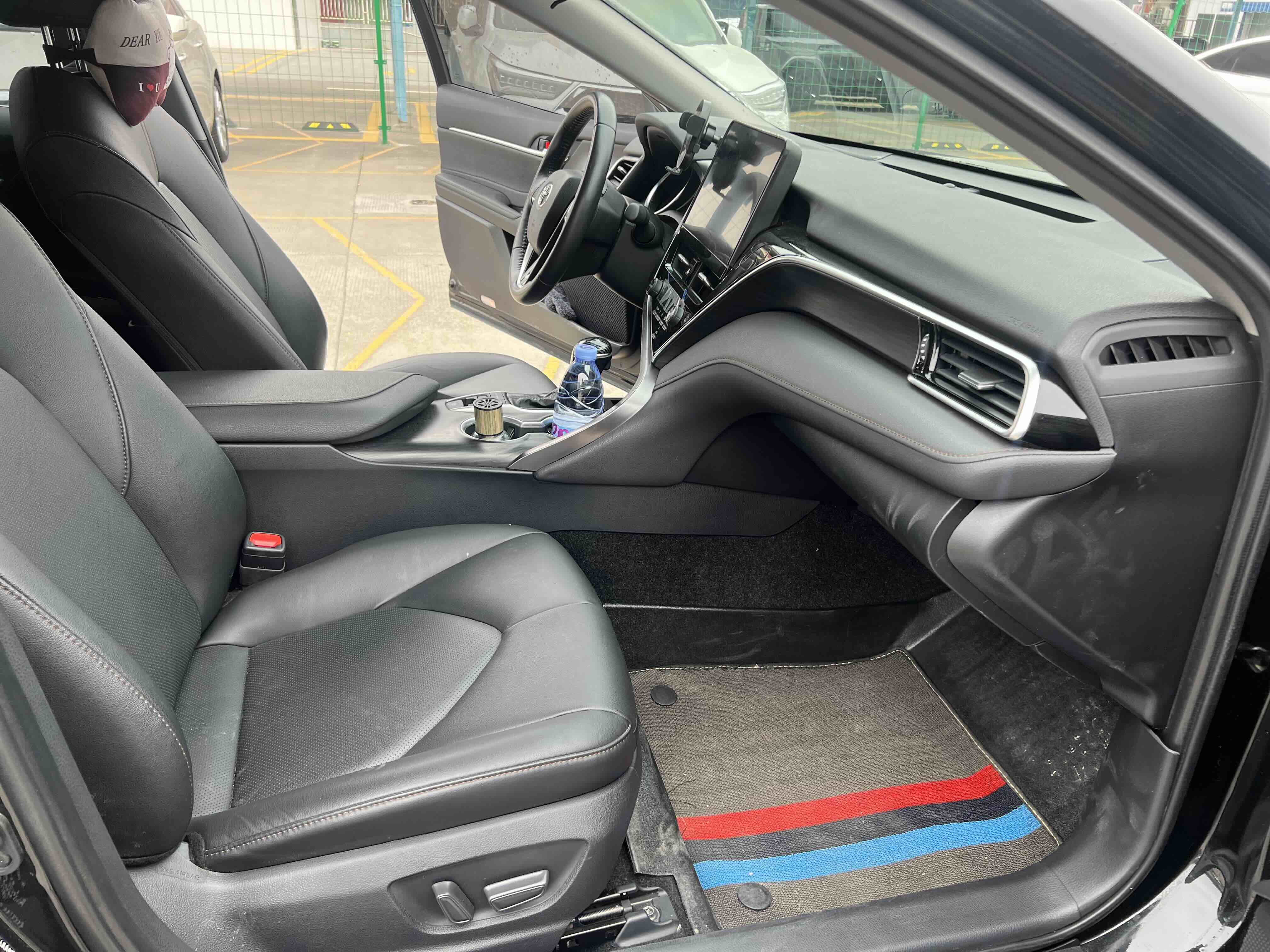 Toyota Camry 2023 immagine di auto #11