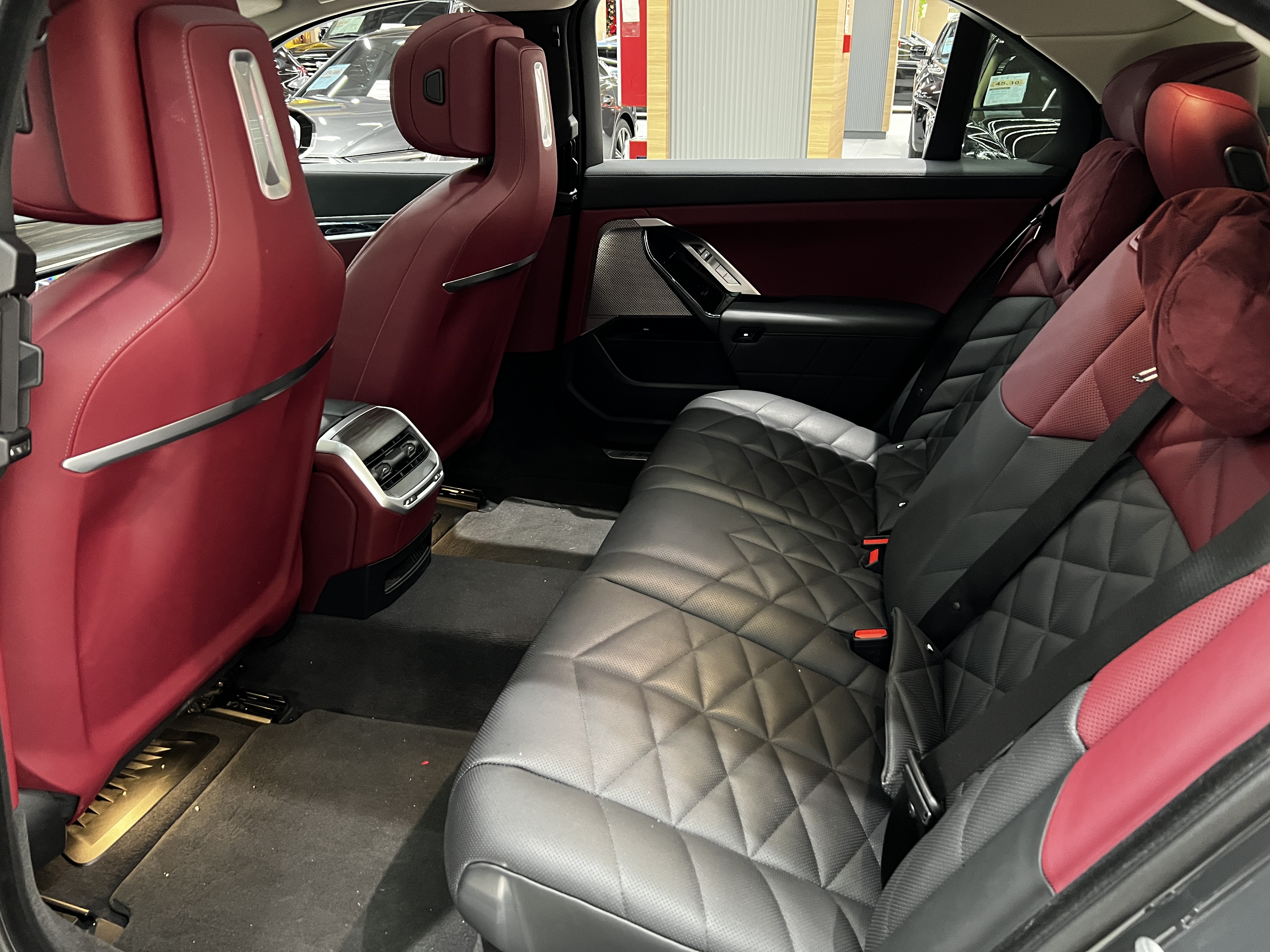 BMW i7 2023 immagine di auto #11