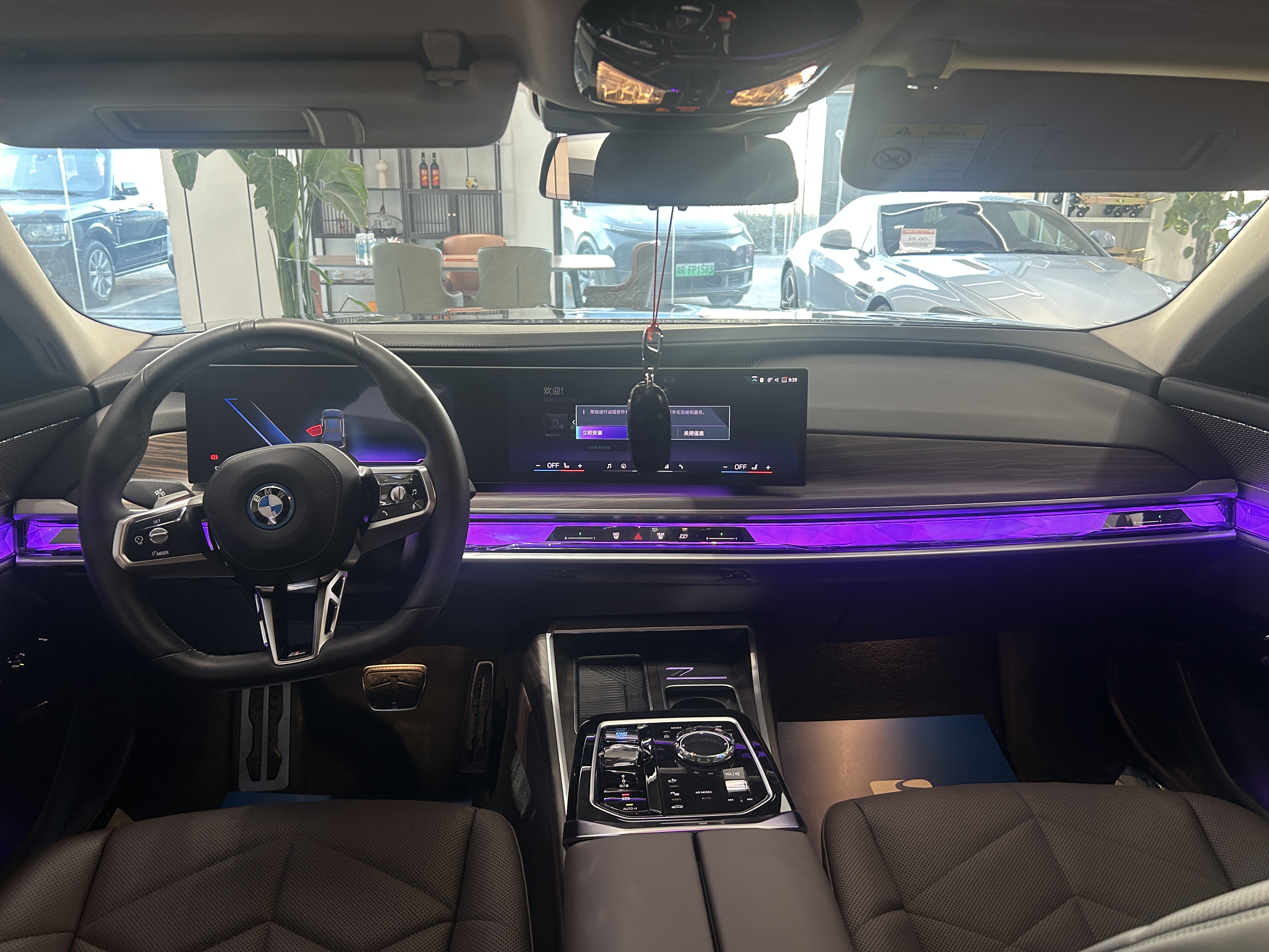 BMW i7 2023 car image #11