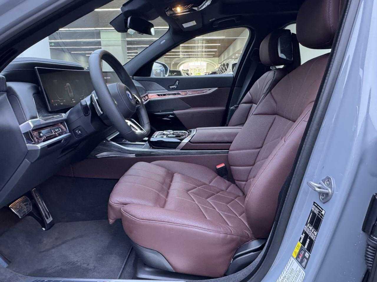 BMW i7 2024 изображение автомобиля #11