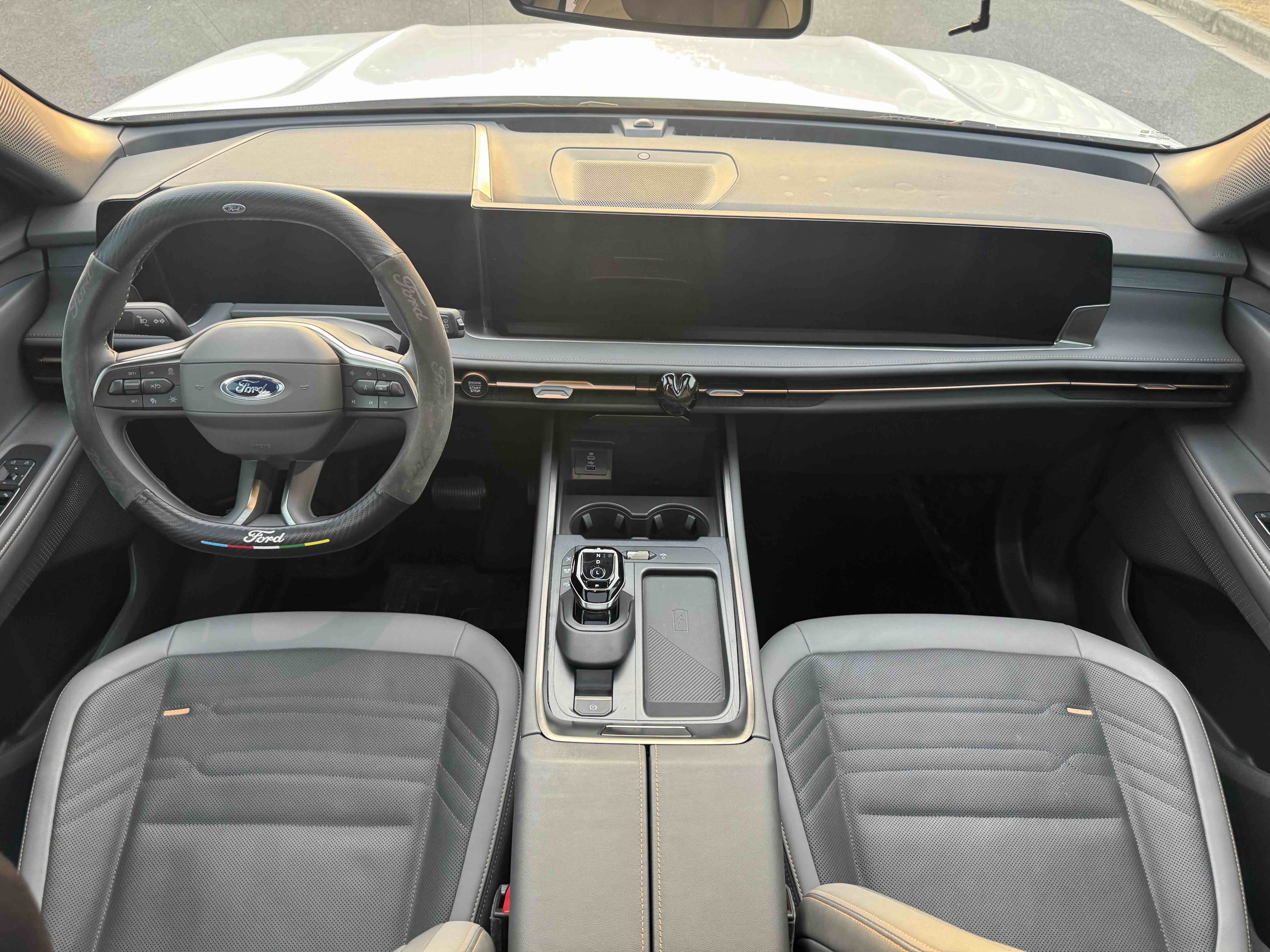 Ford Edge 2024 car image #11