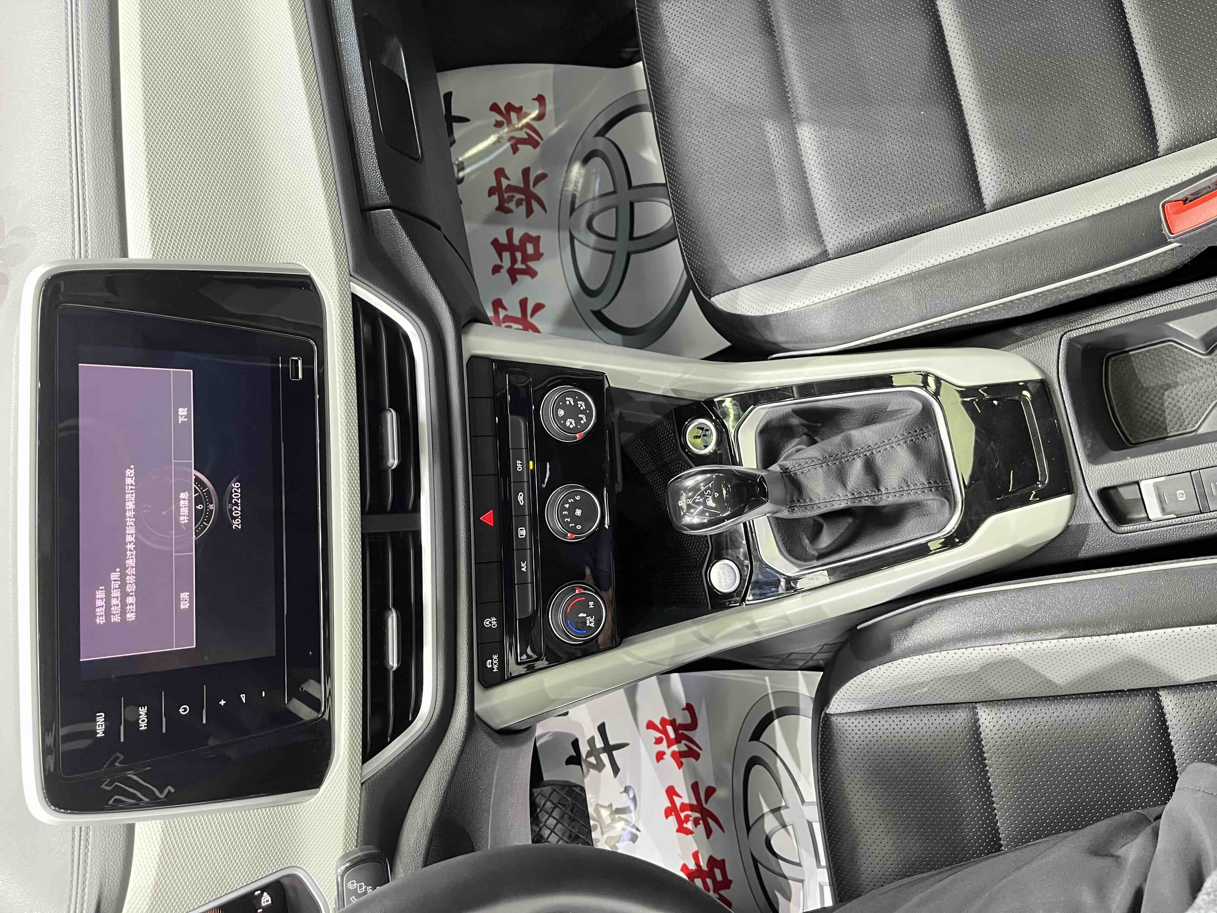 Volkswagen T-Roc 2024 car image #11