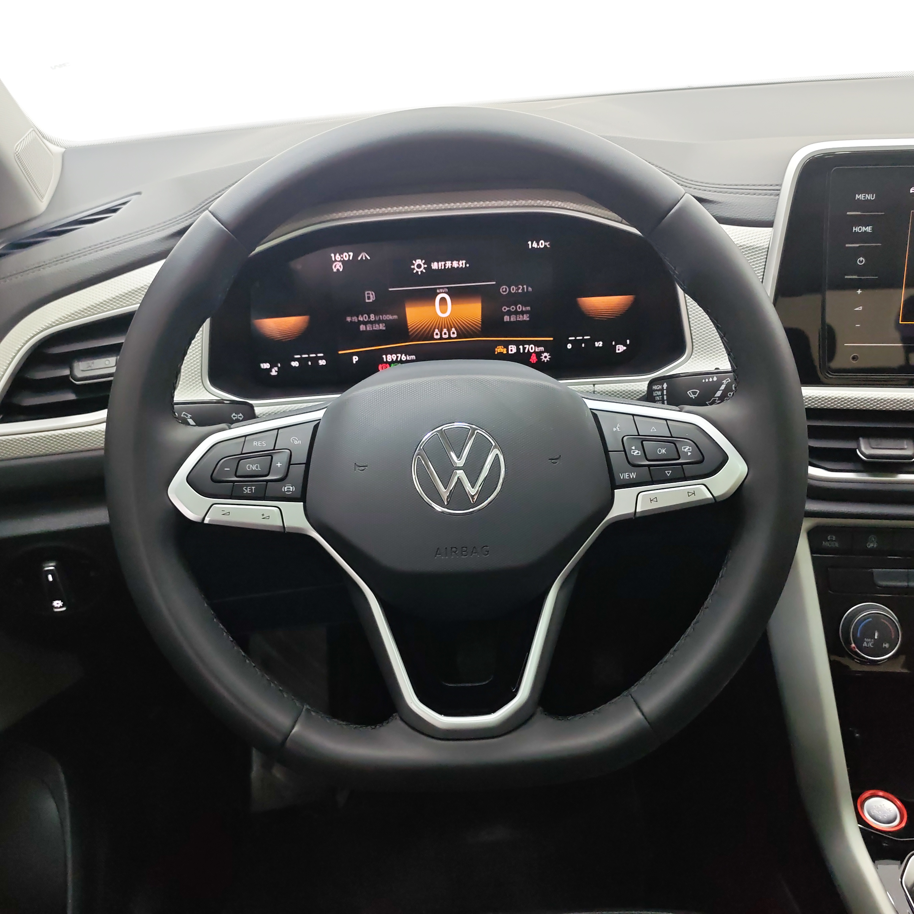 Volkswagen T-Roc 2023 car image #11