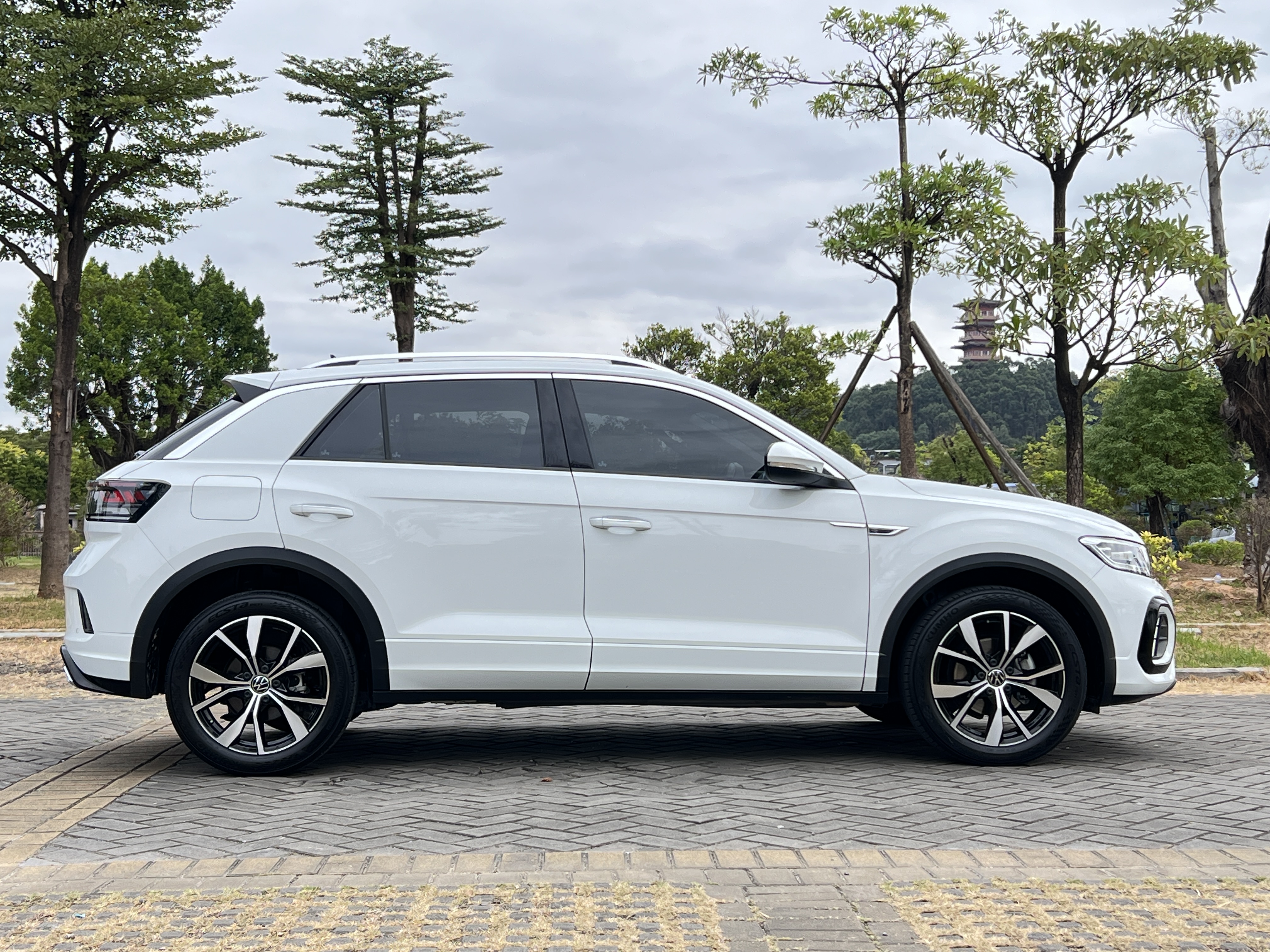 T-Roc 2023 car image #11