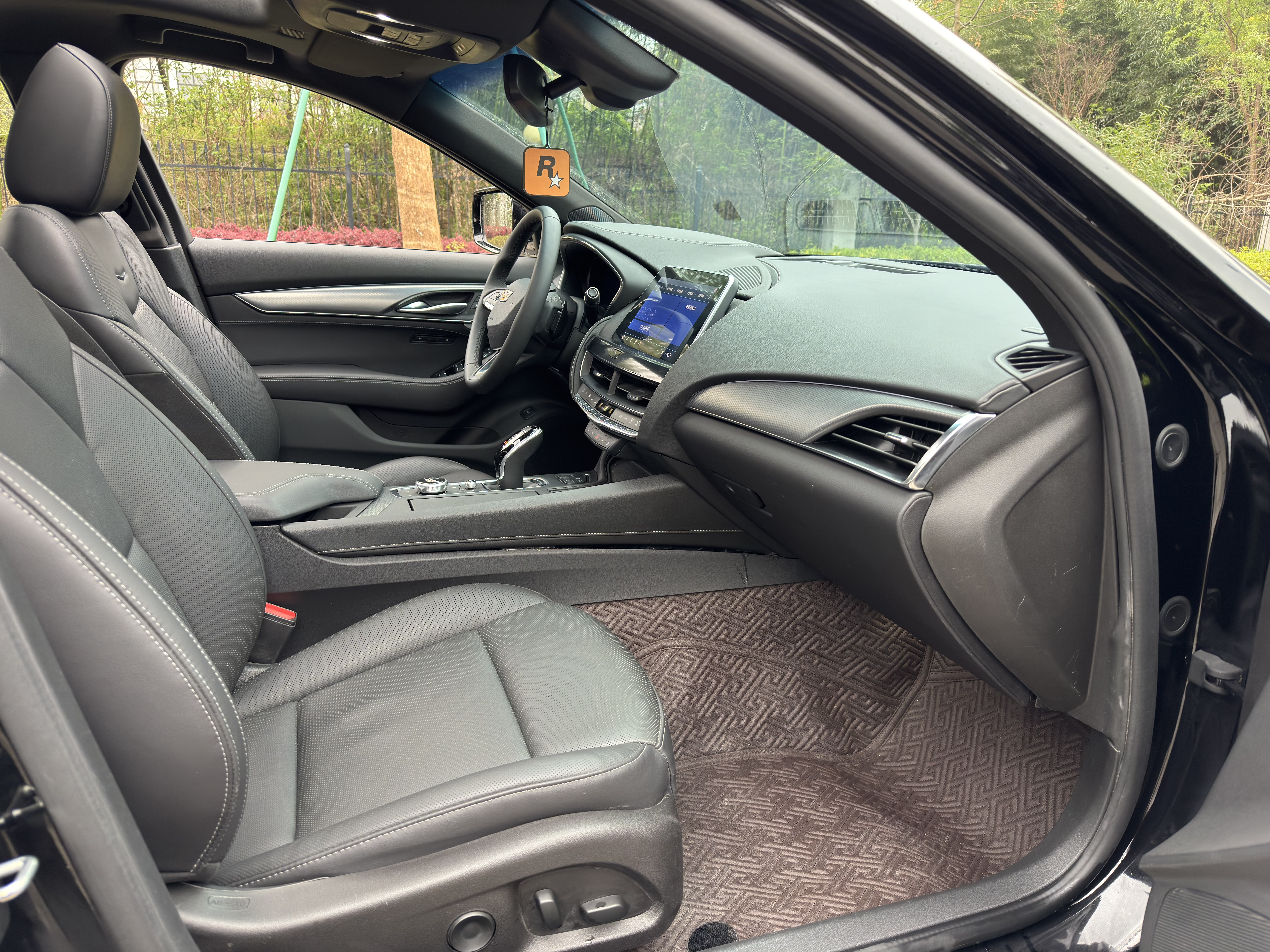 2023 car image #11