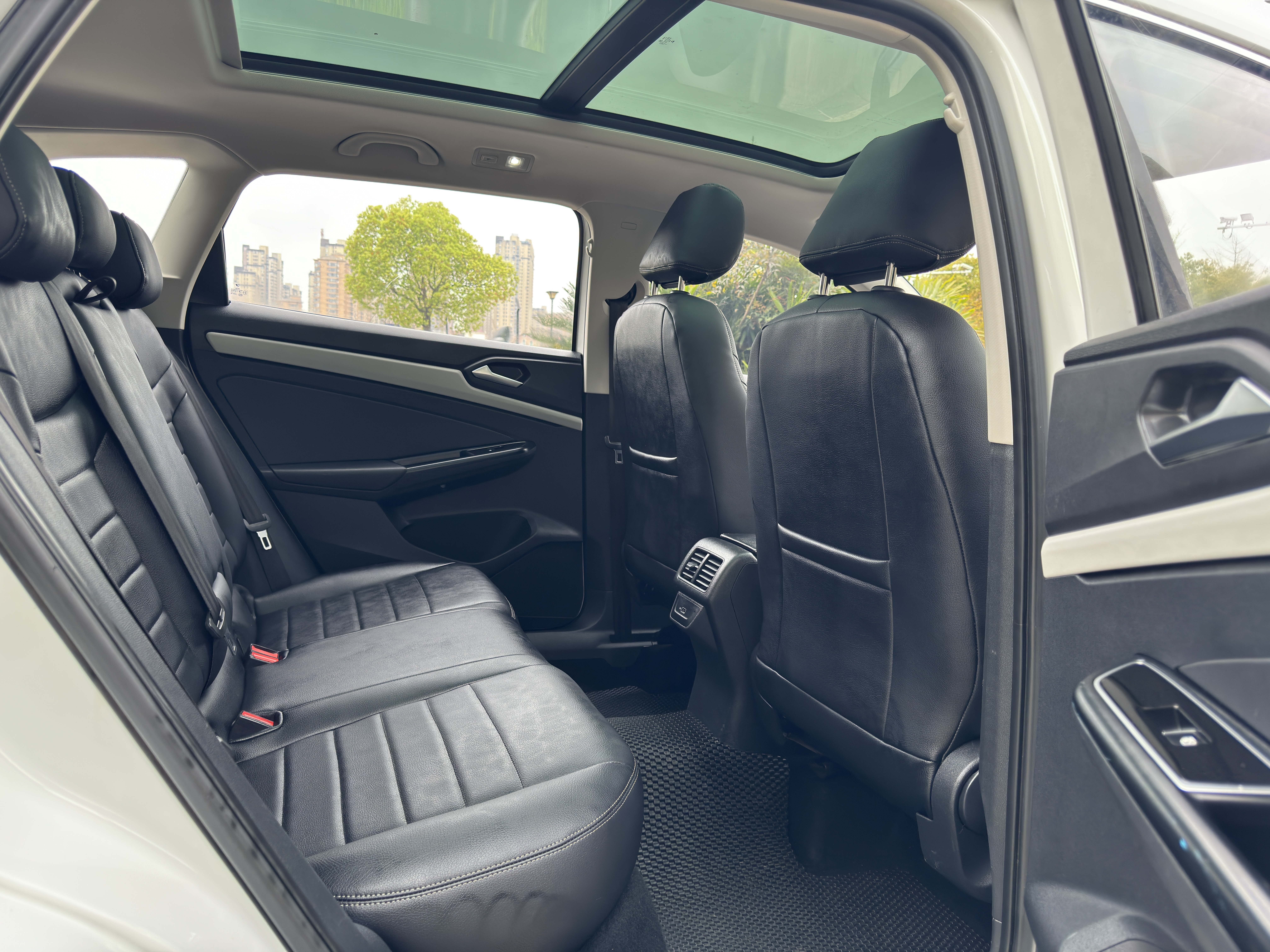 VS5 2023 car image #11