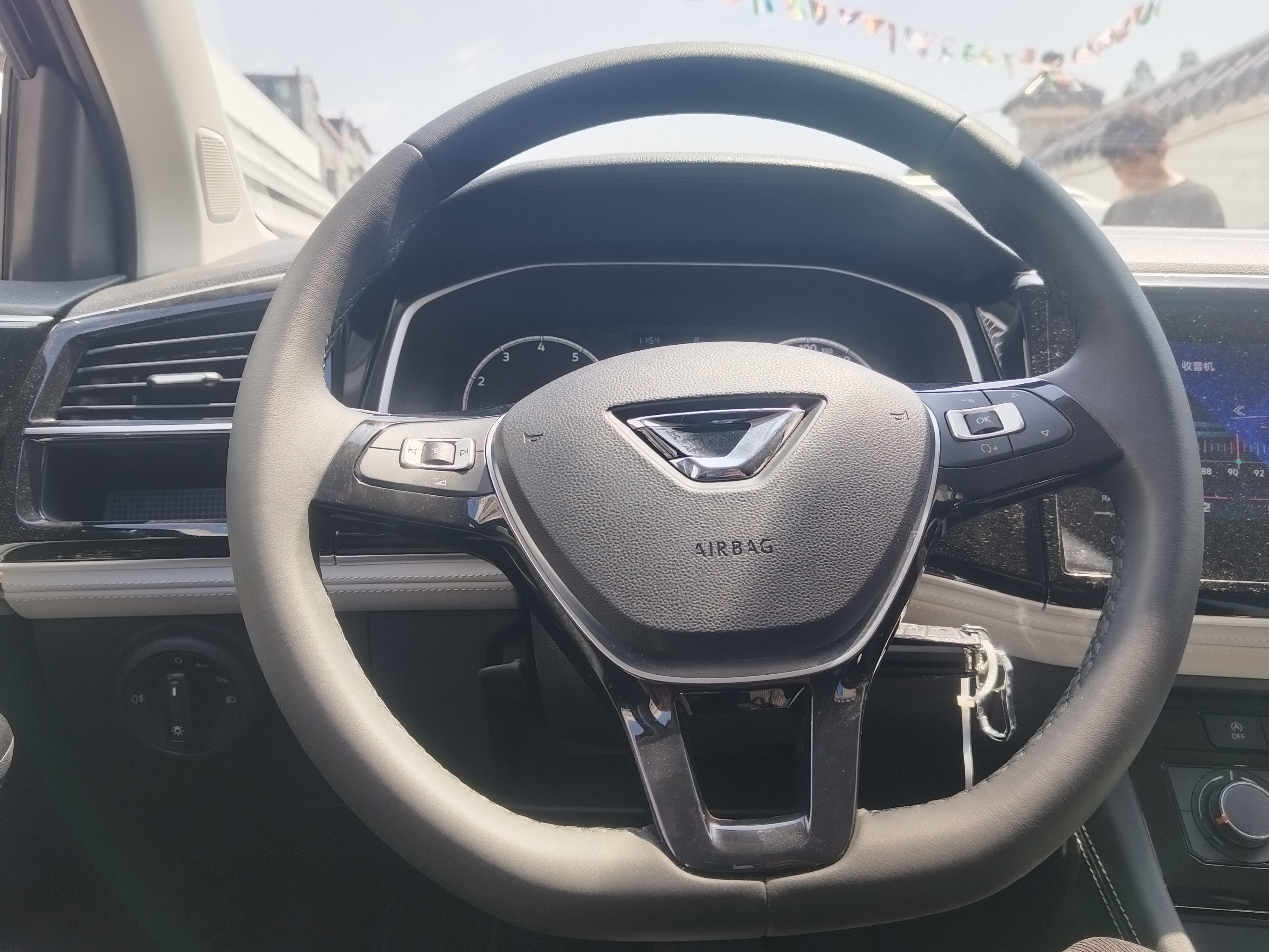 VS5 2024 car image #11