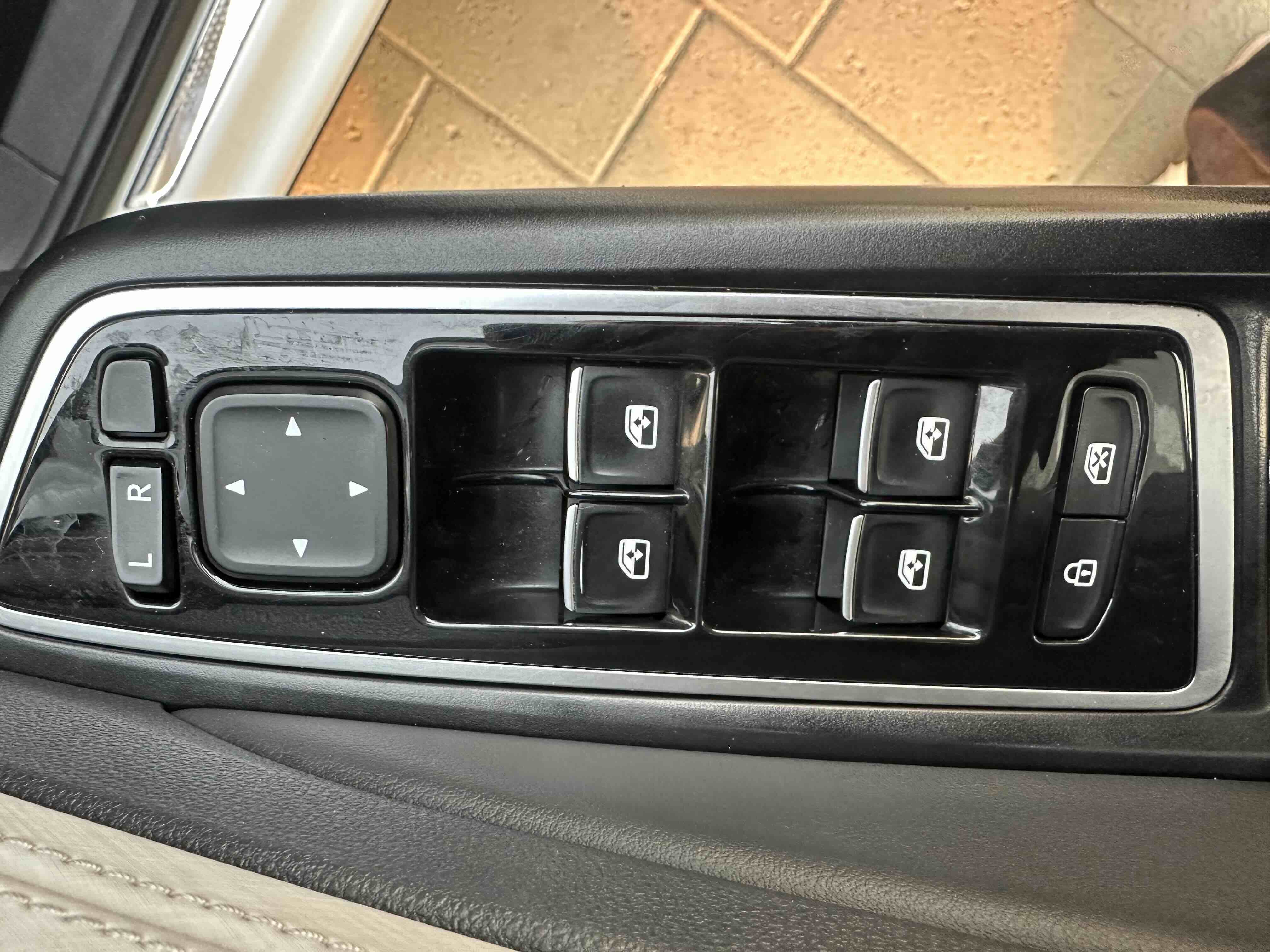 VS5 2022 car image #11