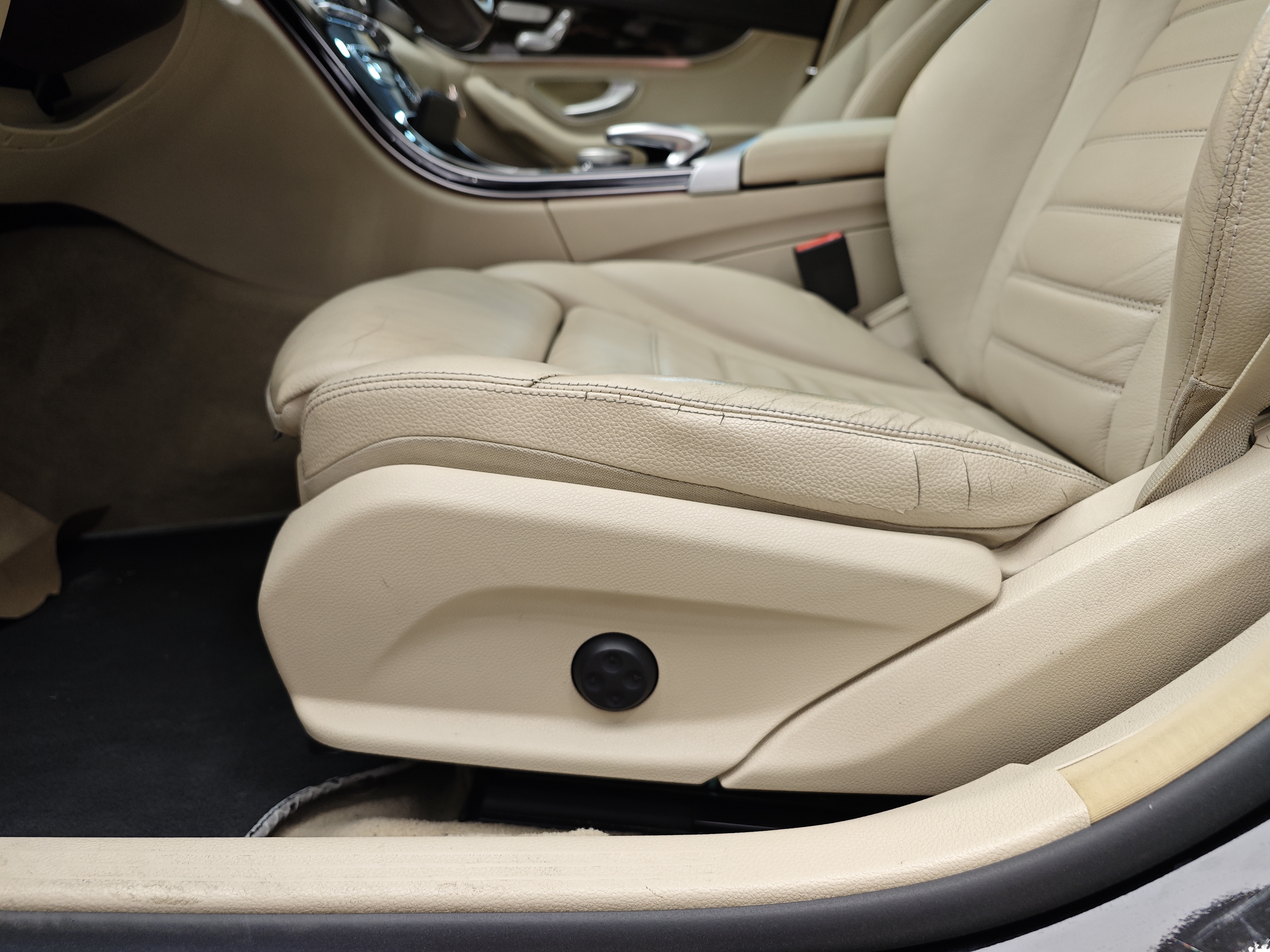 Mercedes-Benz C Class 2015 car image #11