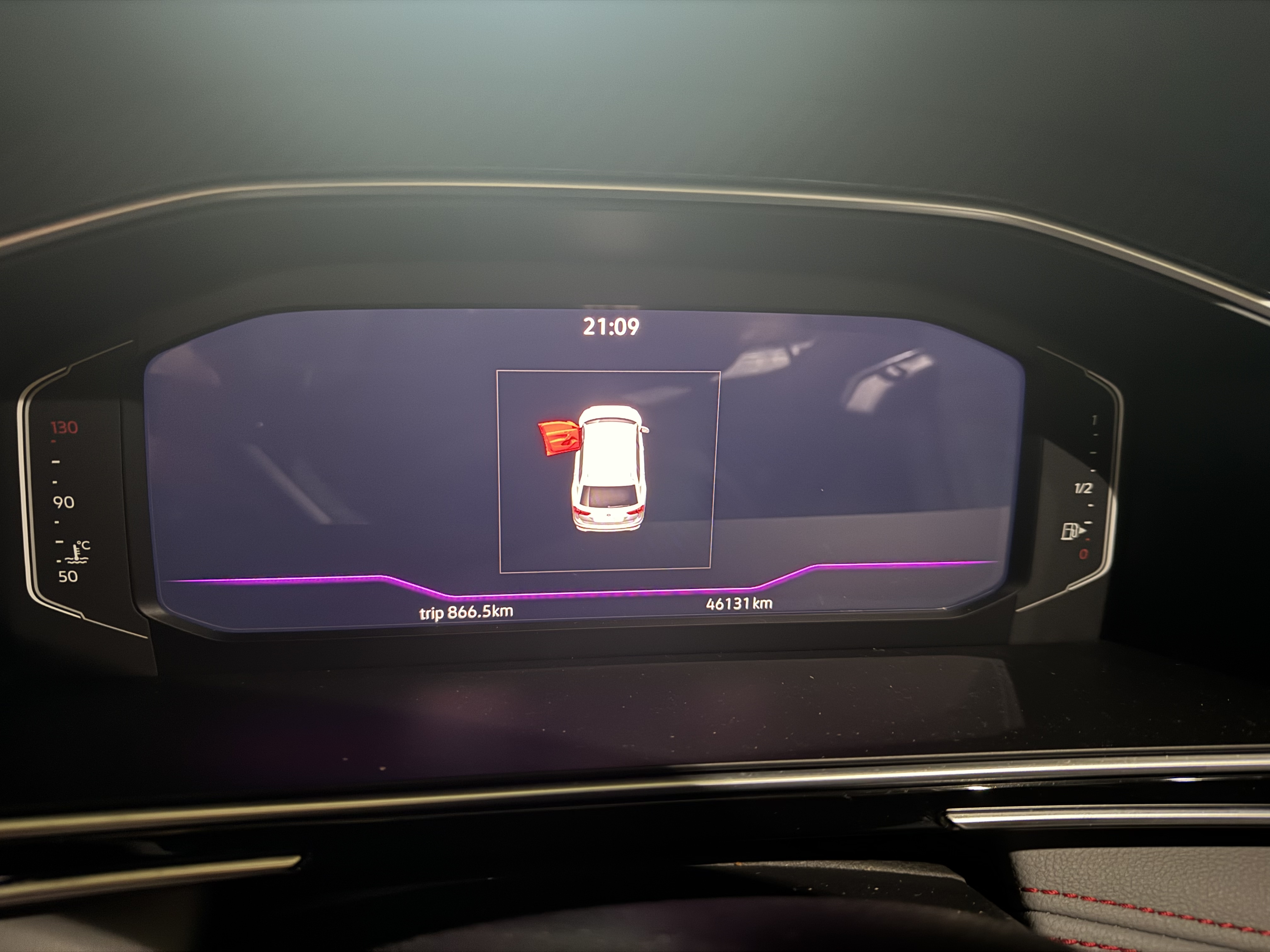 Volkswagen Tiguan L 2023 car image #11