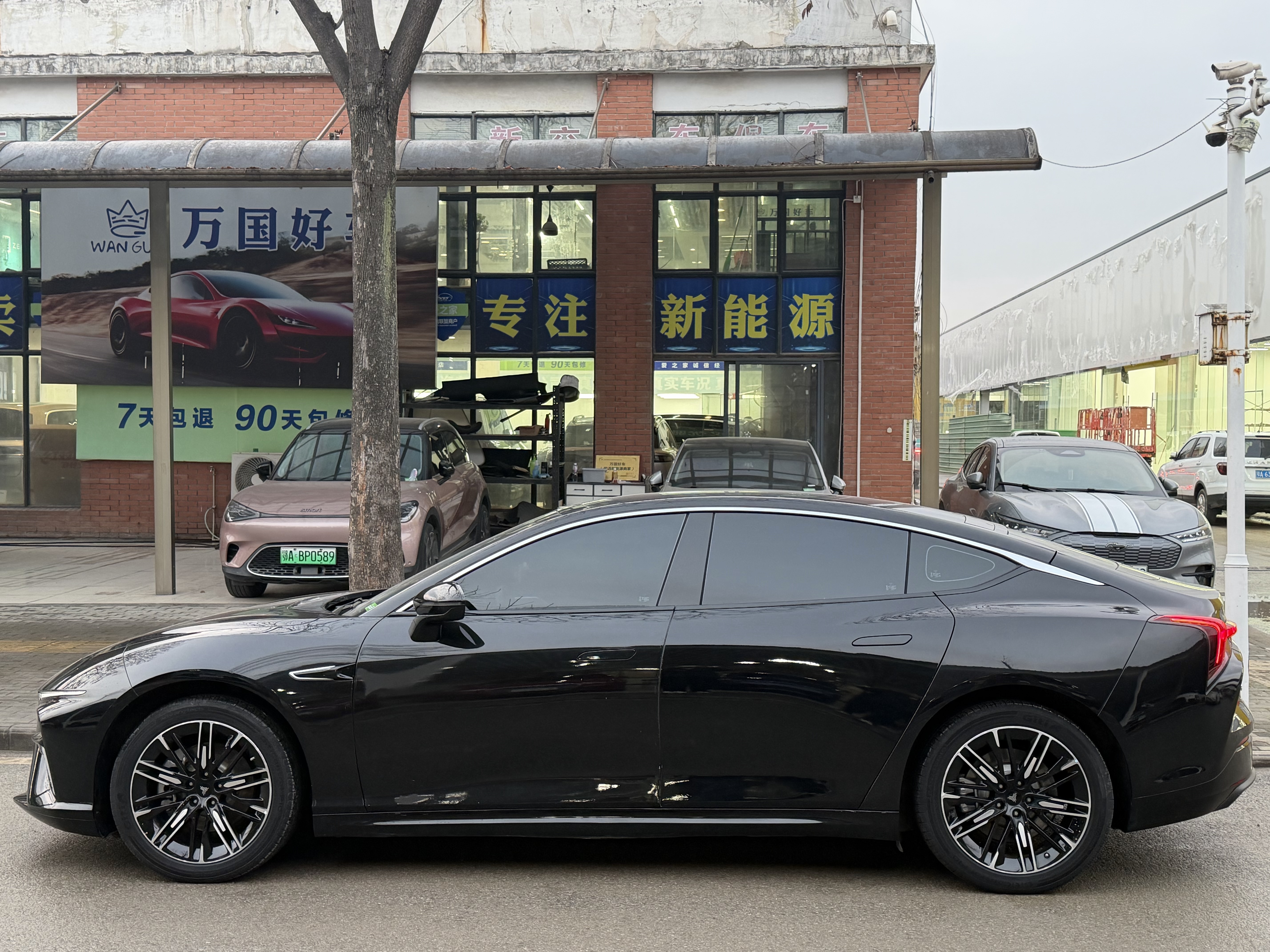 哪吒汽车 哪吒S 2023 汽车图片 #11