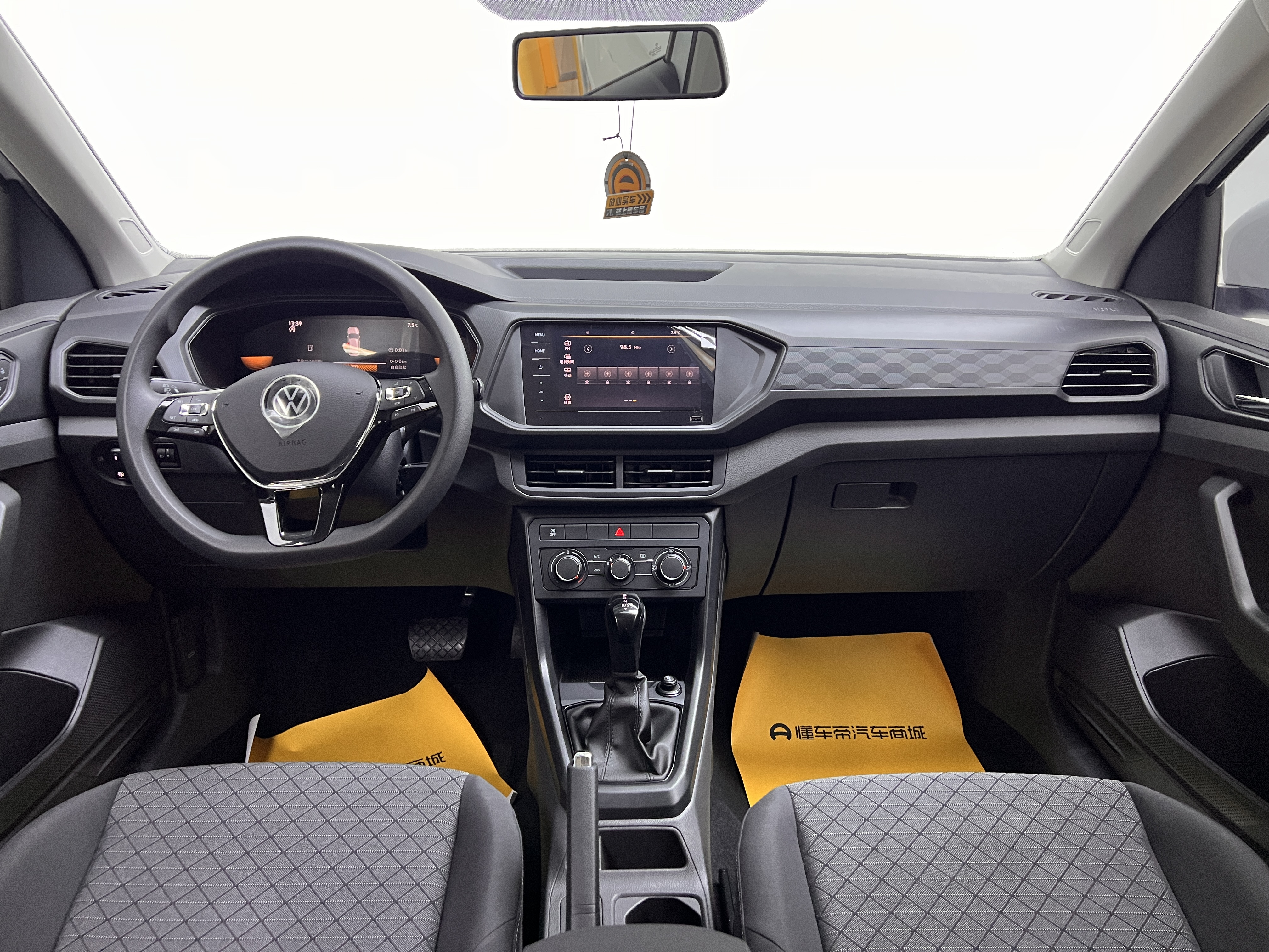 Volkswagen T-Cross 2025 car image #11