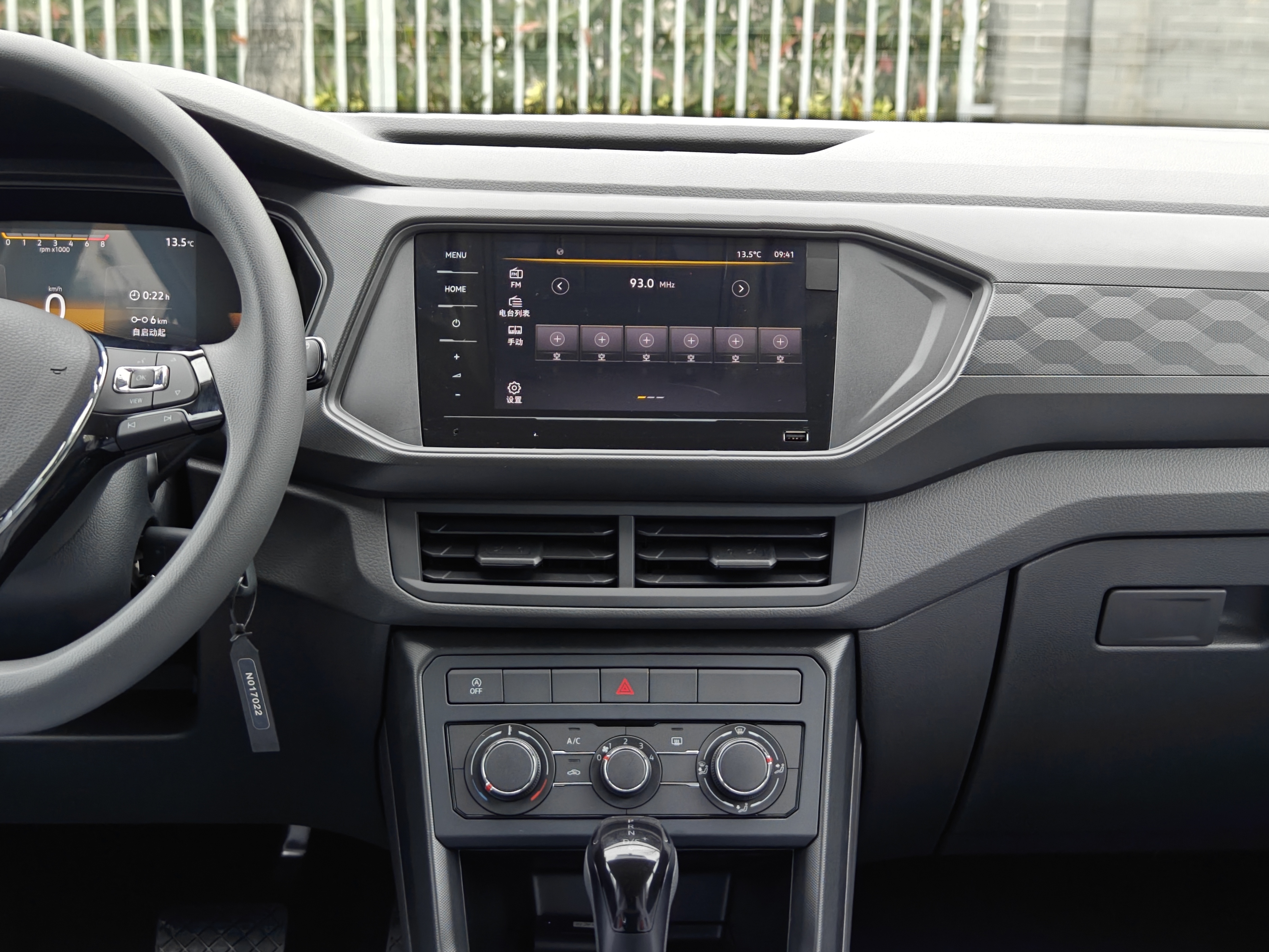 Volkswagen T-Cross 2026 car image #11