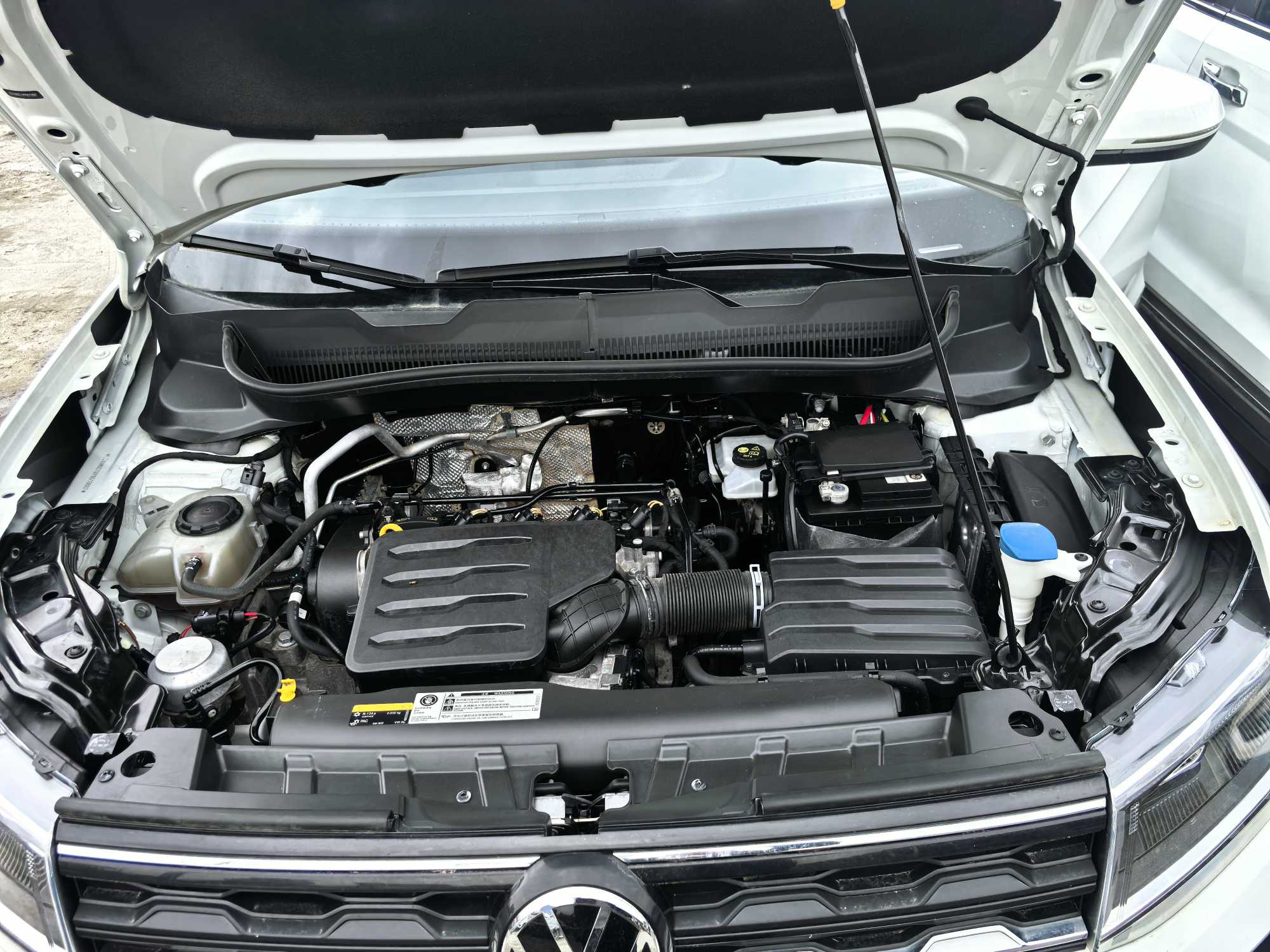 Volkswagen T-Cross 2023 car image #11
