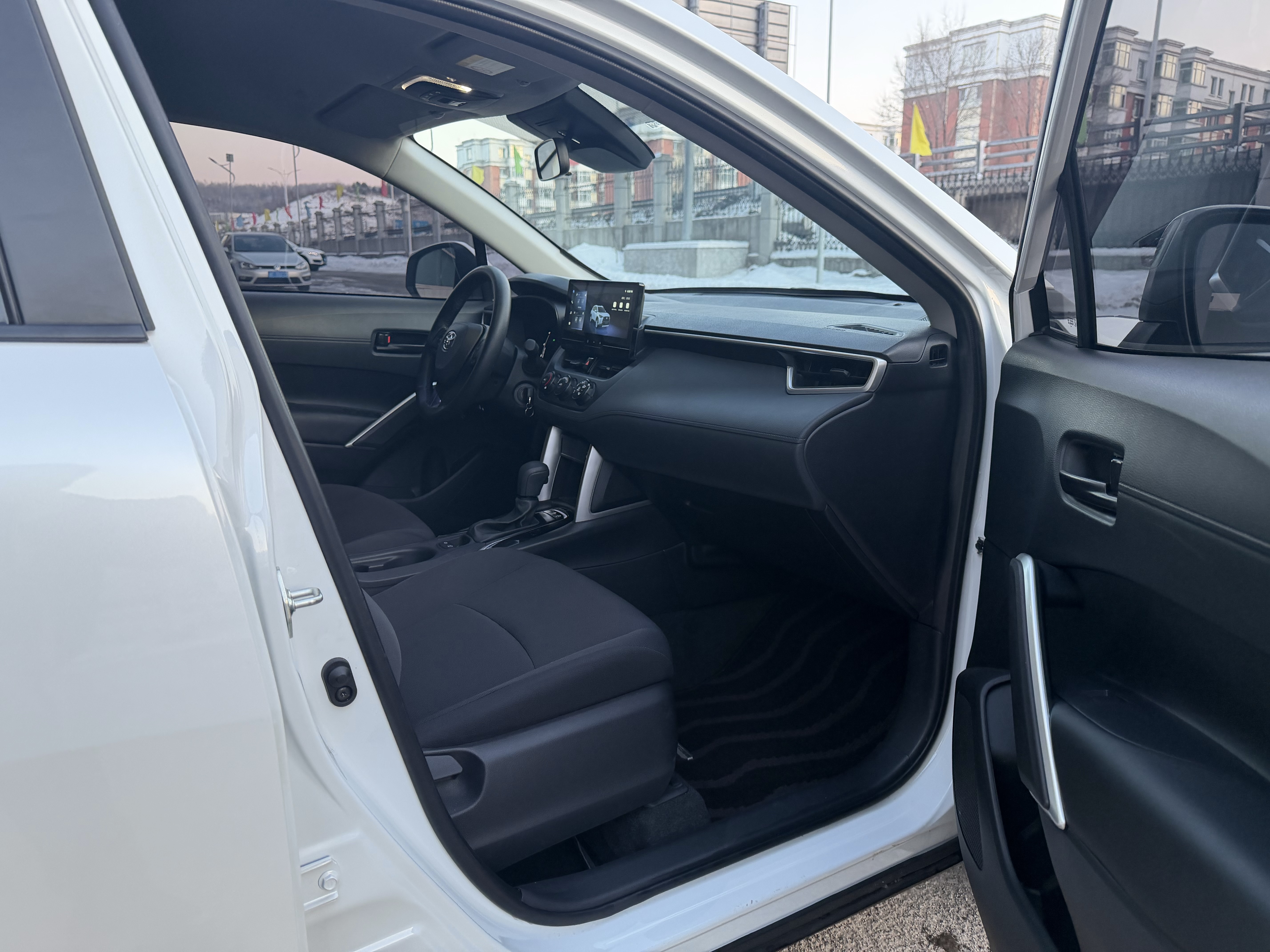 Toyota Corolla Cross 2024 immagine di auto #11