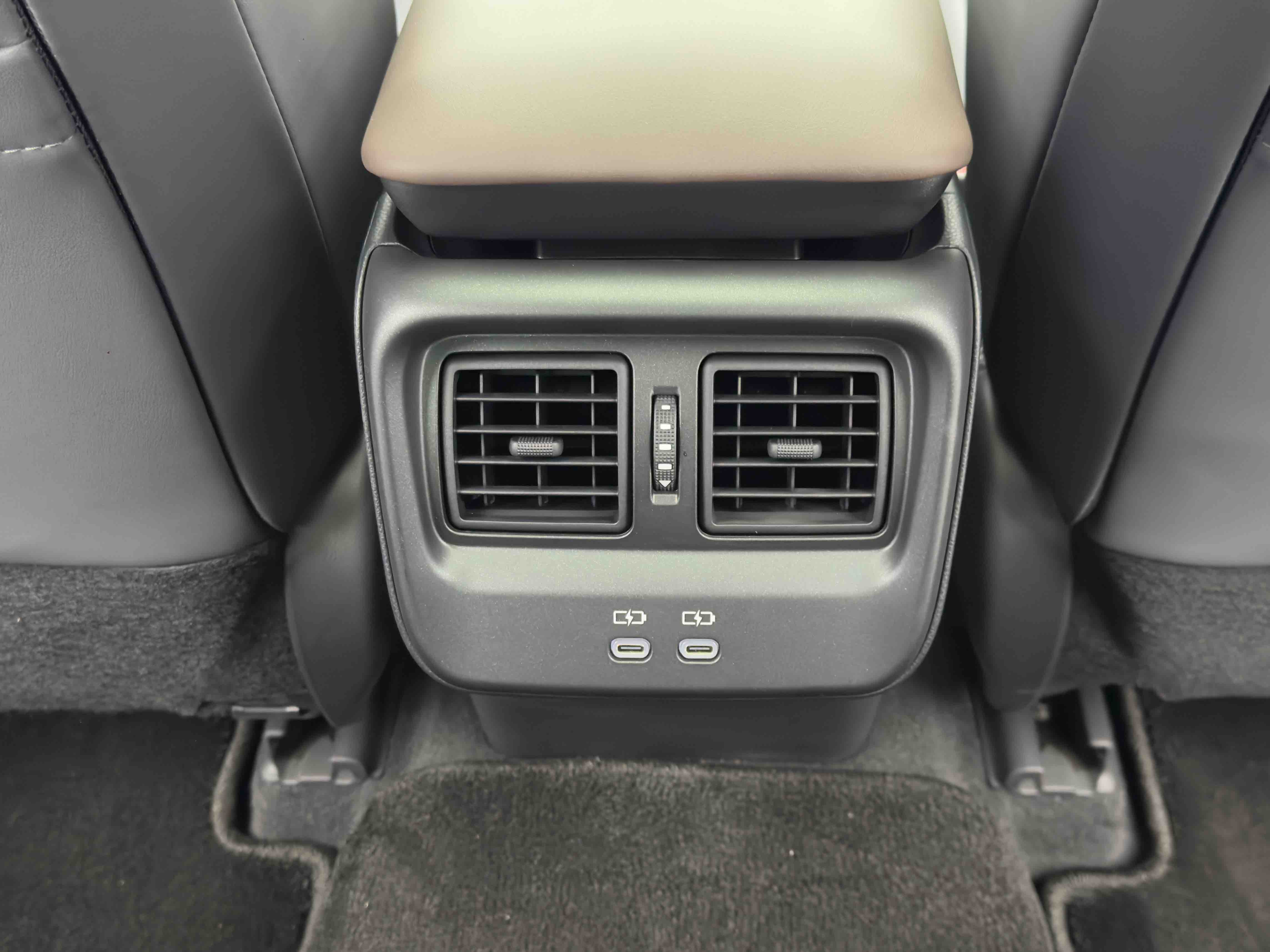 Toyota CrownSportCross 2026 image de voiture #11