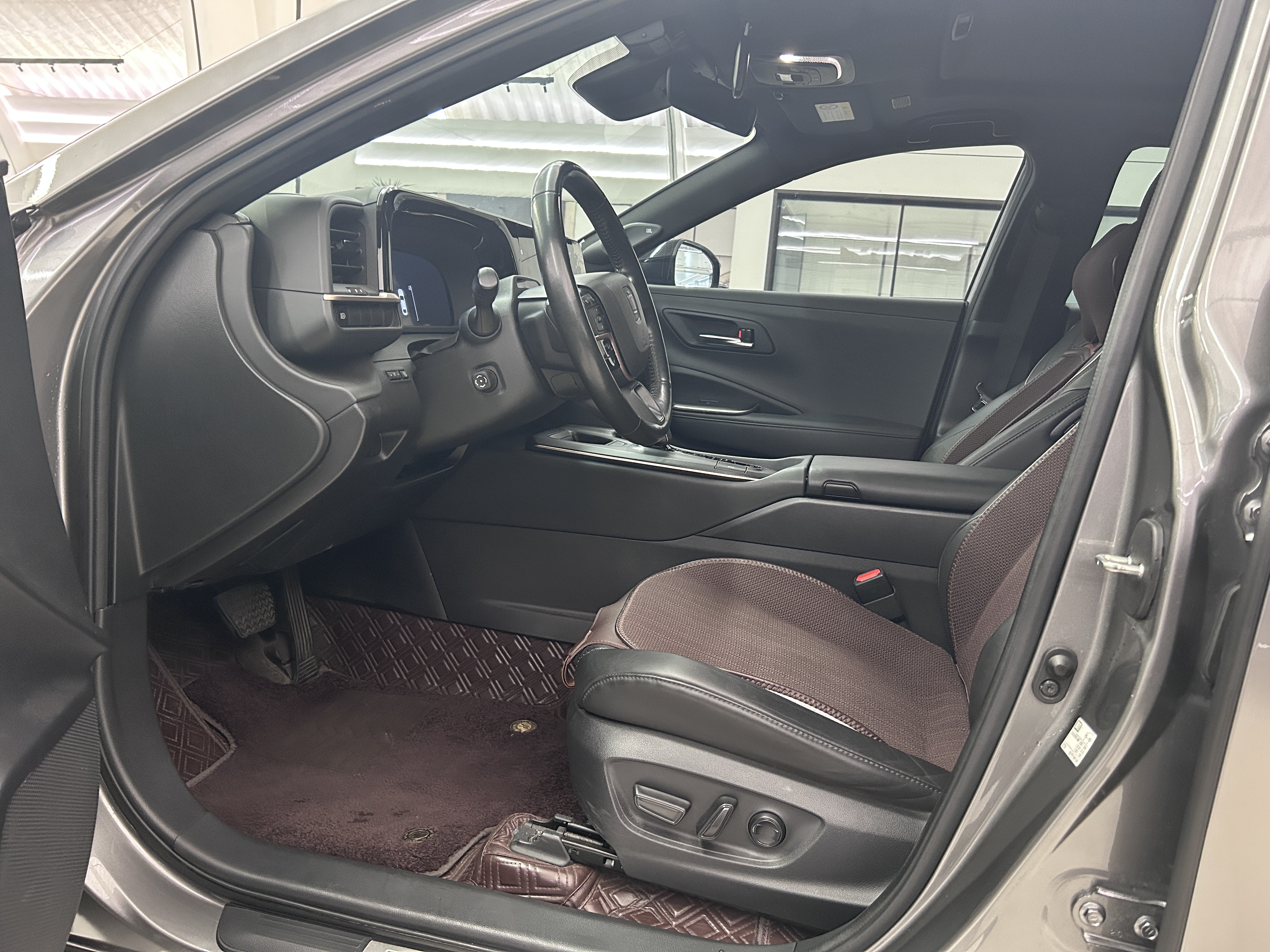 Toyota CrownSportCross 2023 image de voiture #11