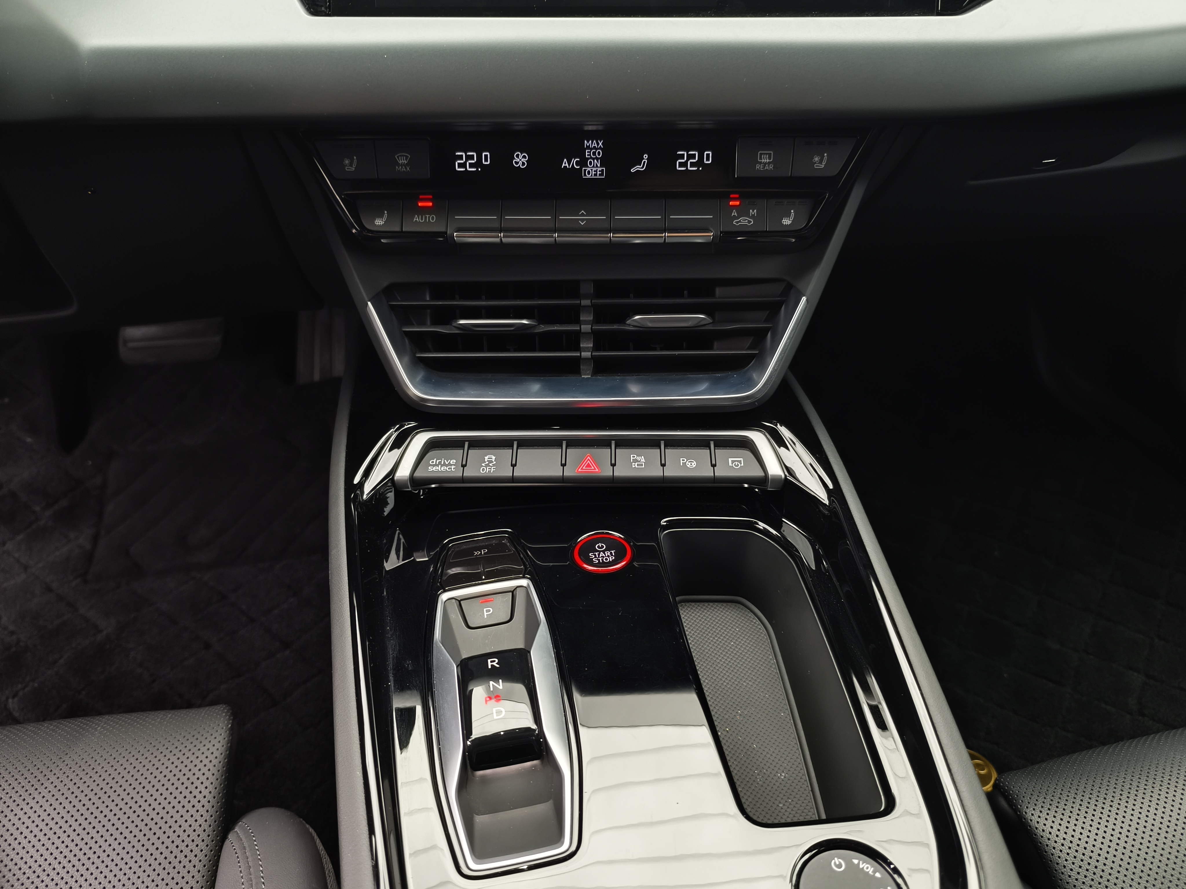 Audi e-tron GT 2024 صورة سيارة #11