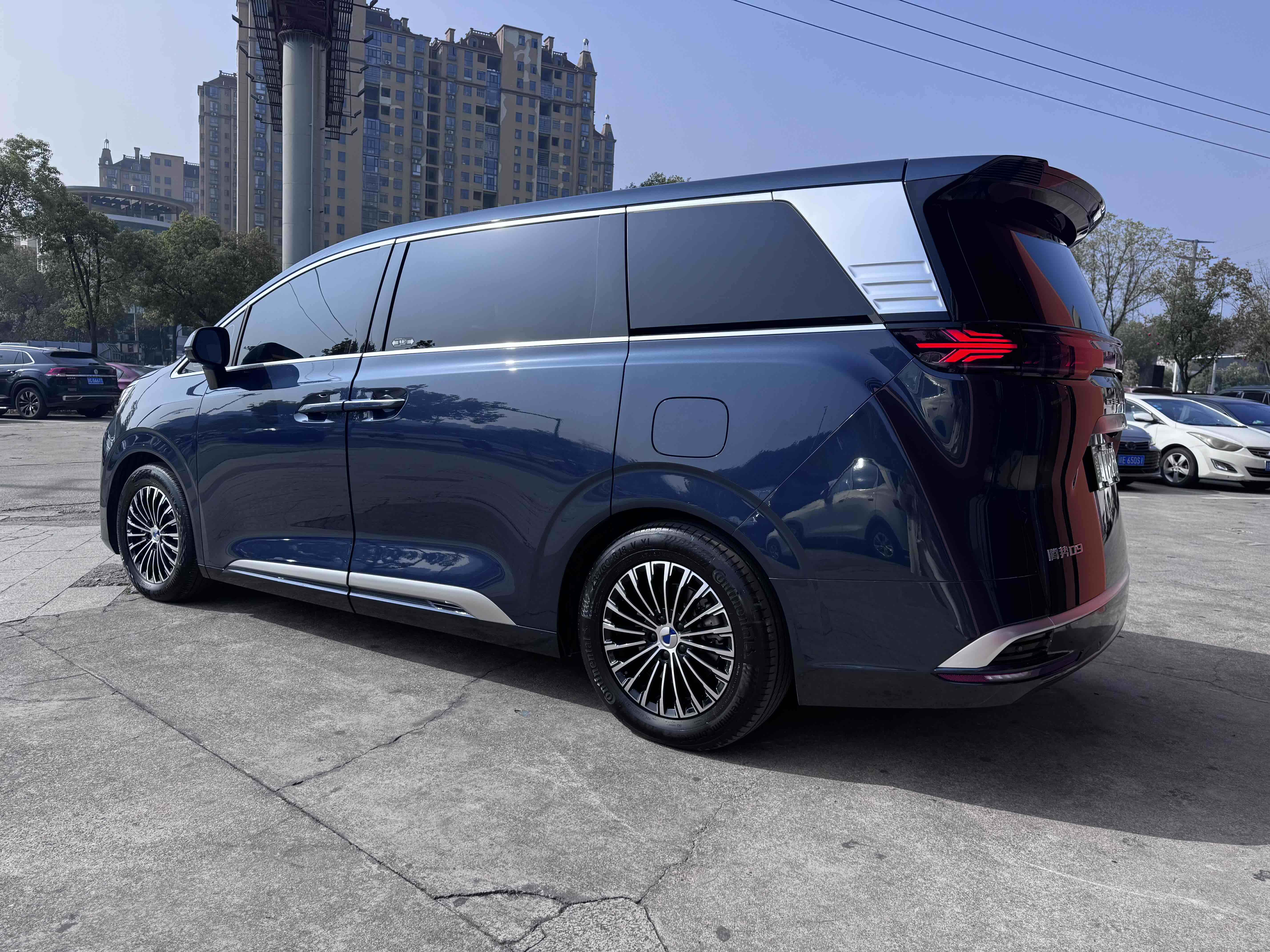 Denza D9 2023 صورة سيارة #11