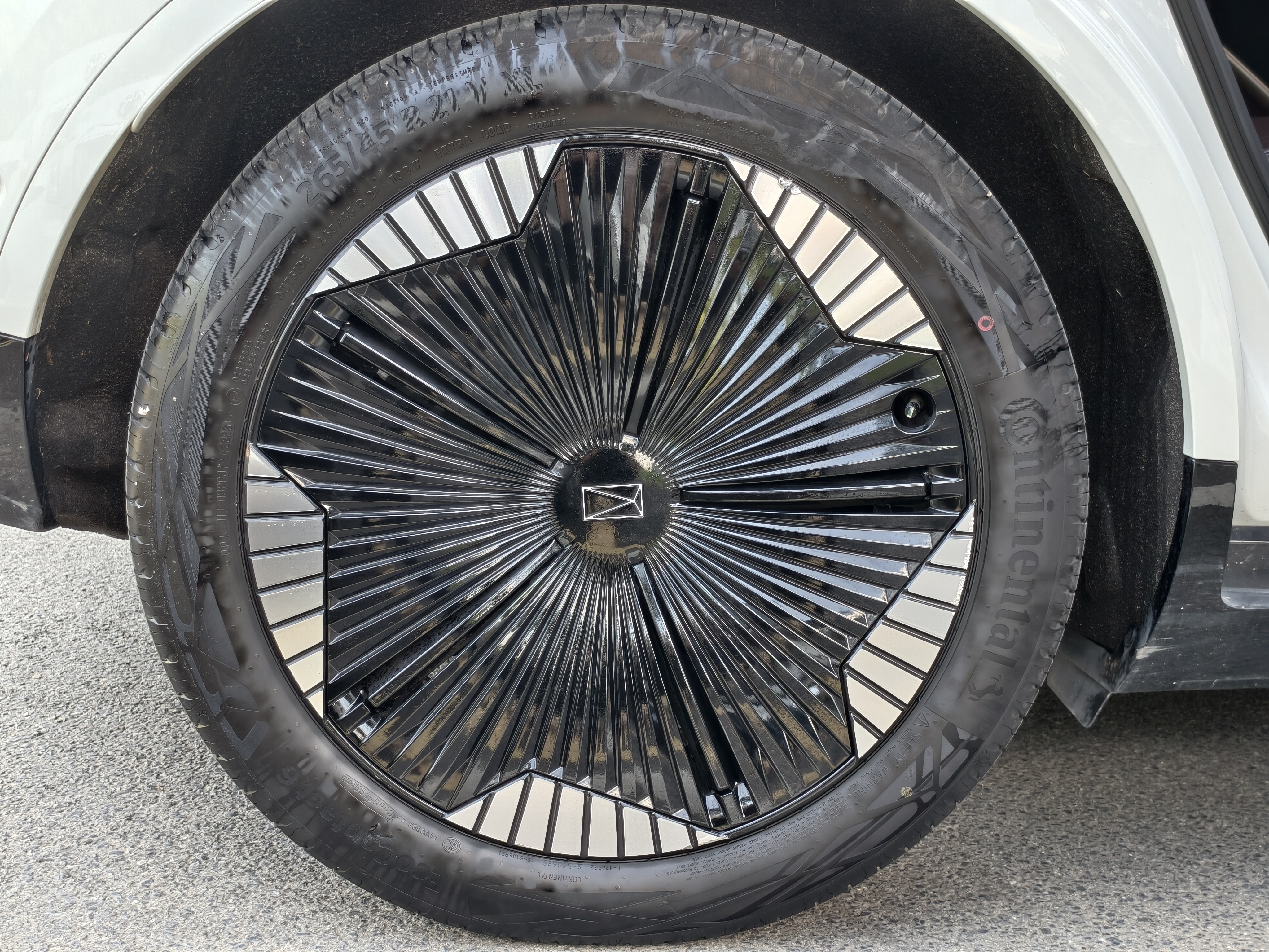 Avatr 11 2024 car image #11