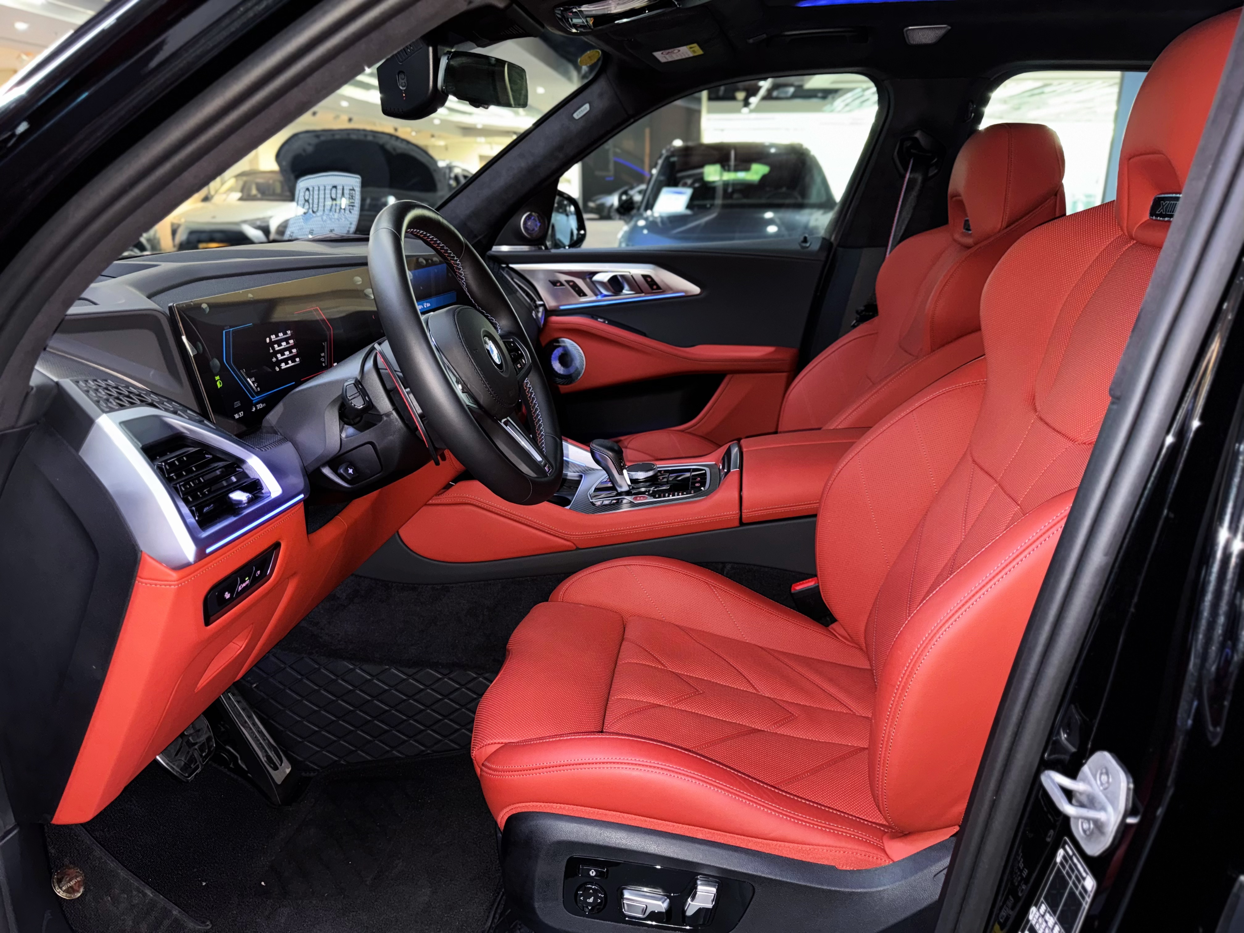 BMW XM 2025 صورة سيارة #11