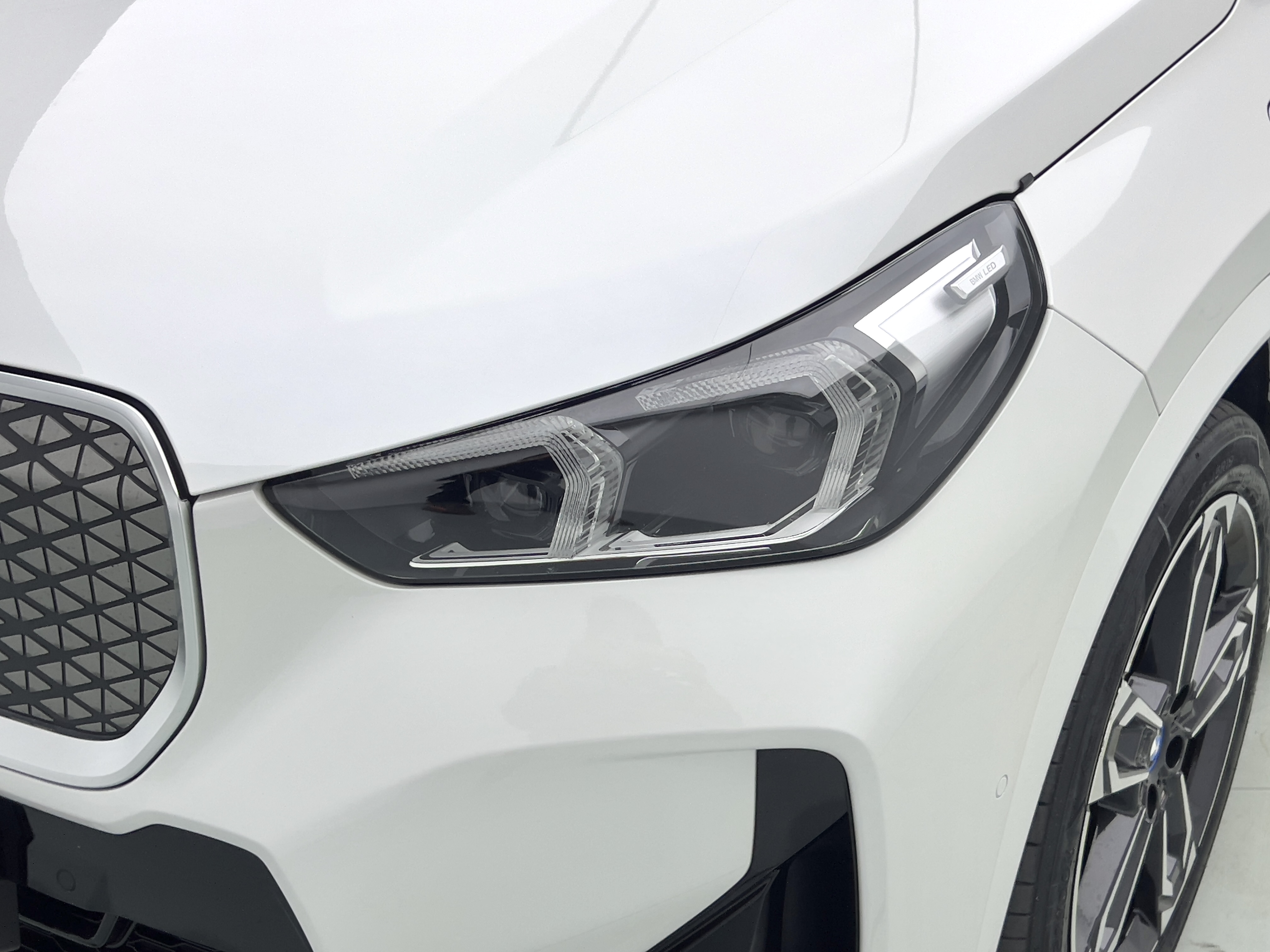 BMW iX1 2023 car image #11