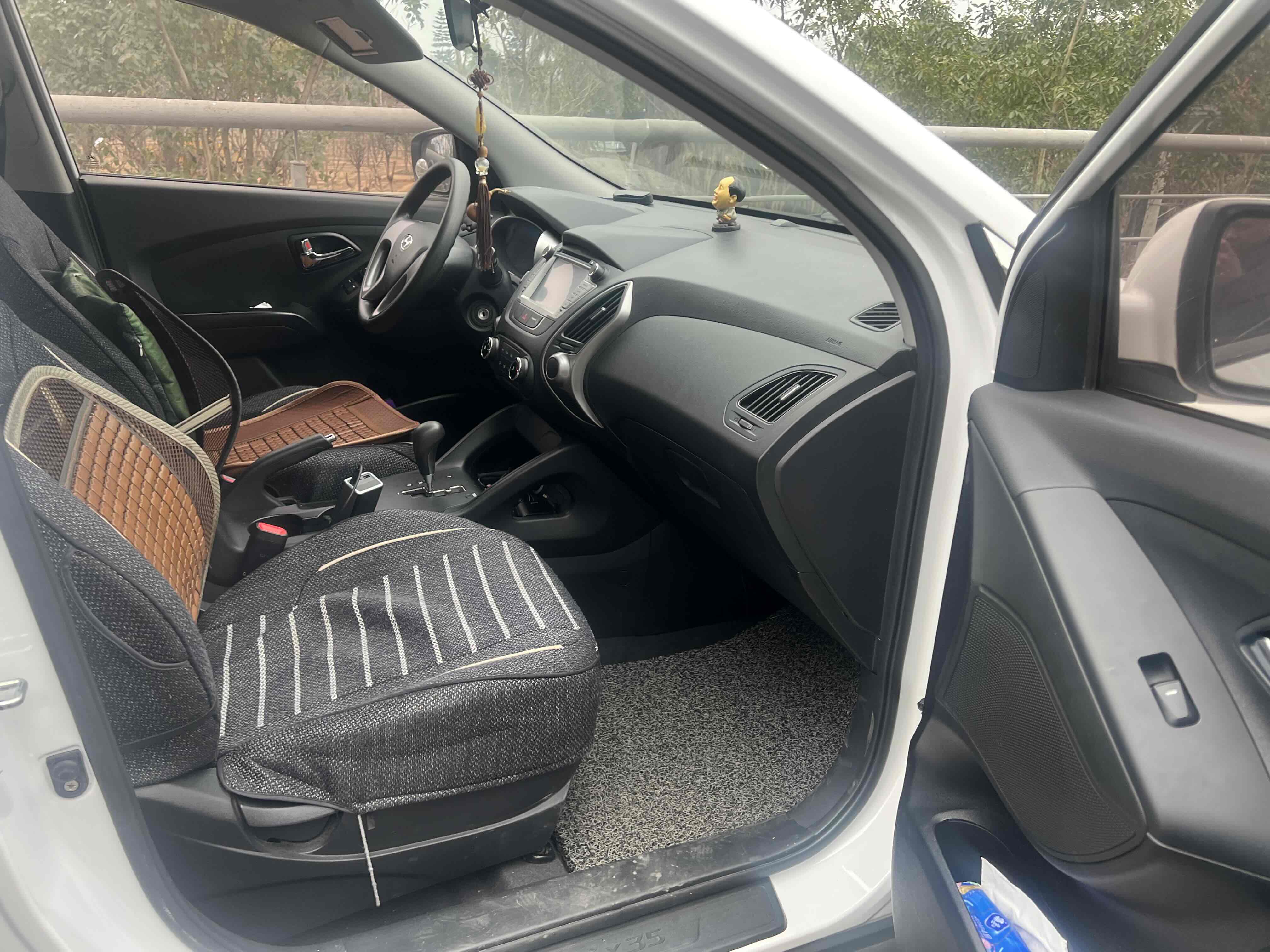 Hyundai ix35 2015 car image #11