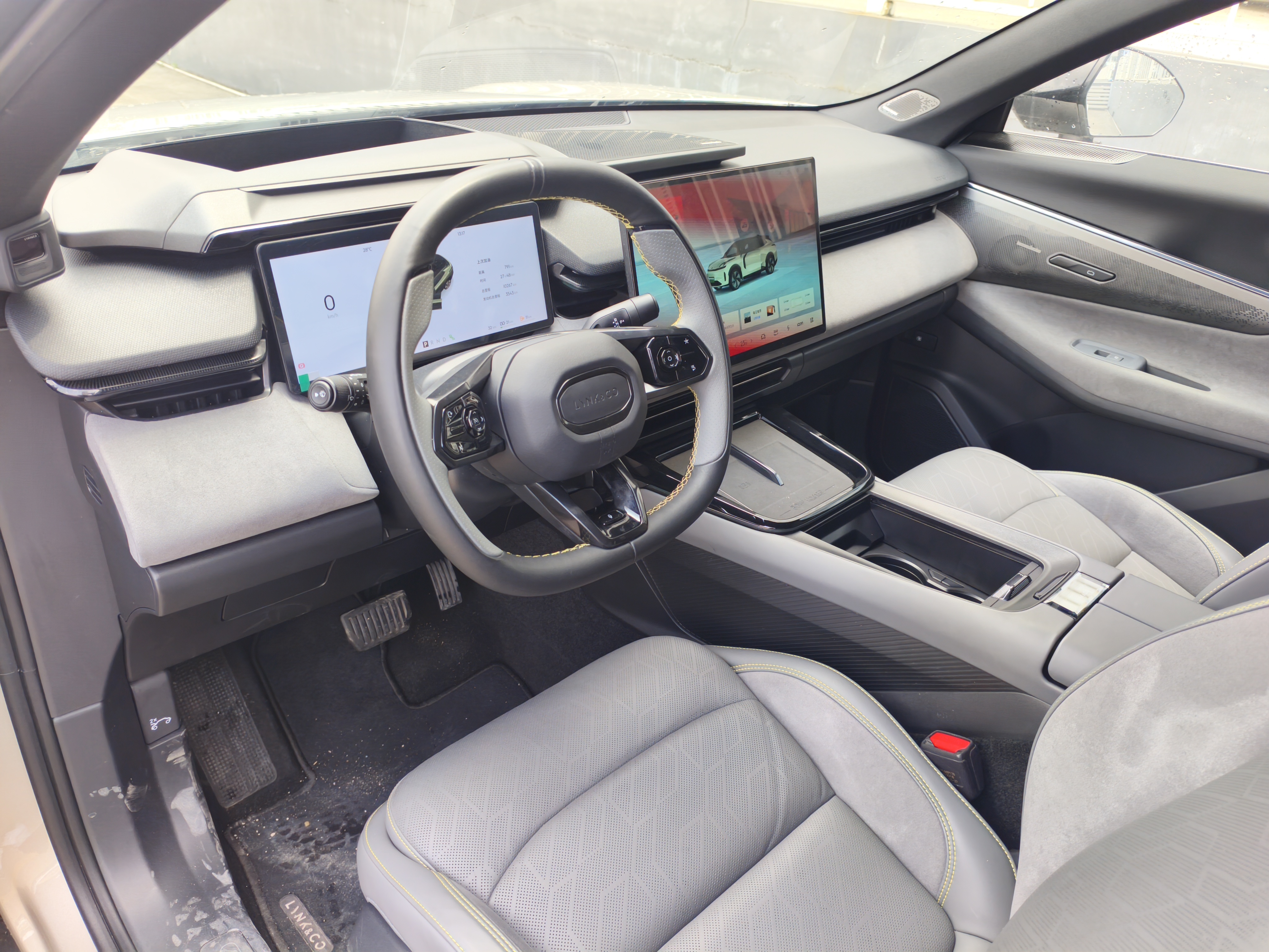 Lynk & Co 08 EM-P 2024 car image #11