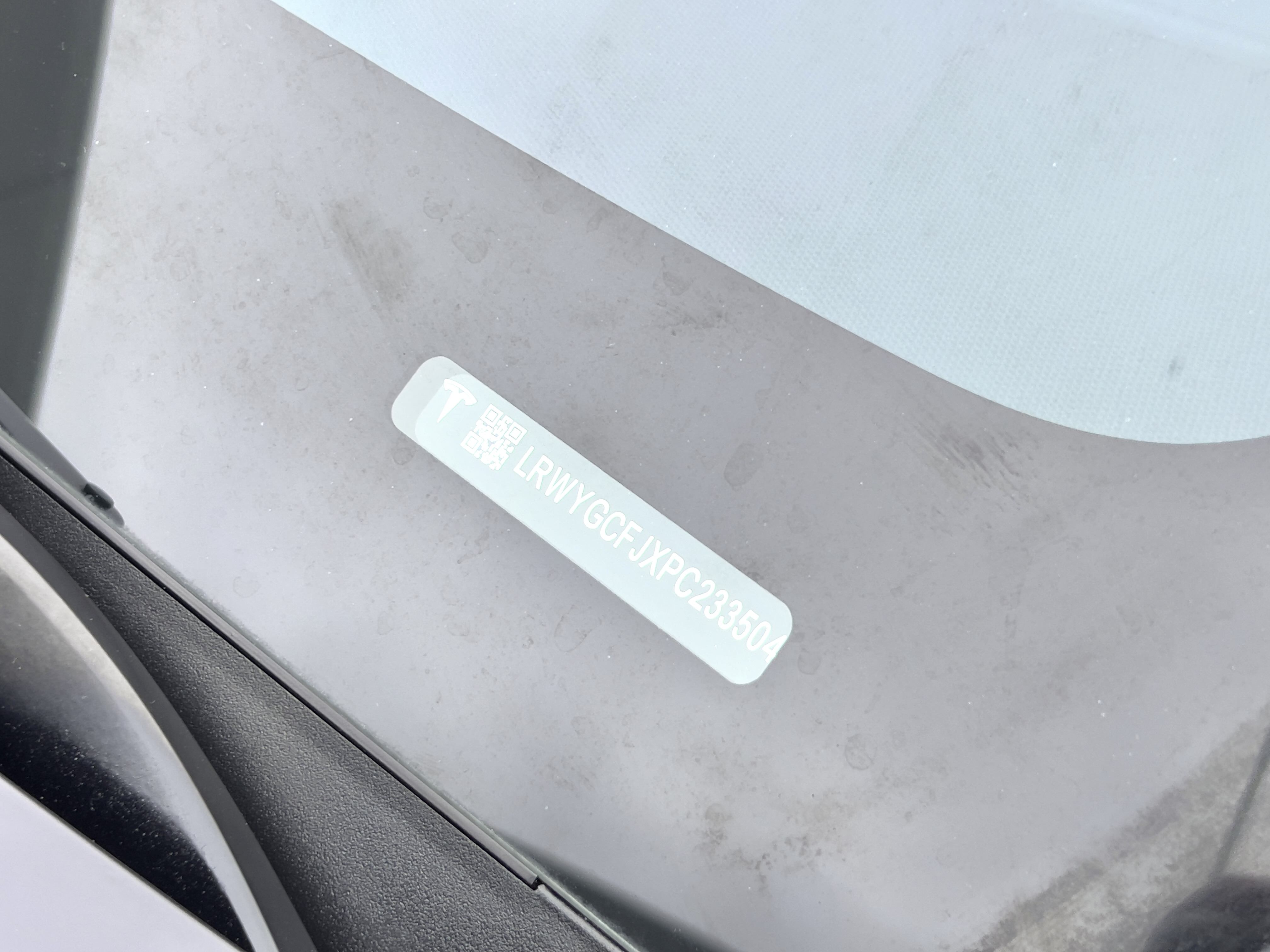 Tesla Model Y 2023 car image #11