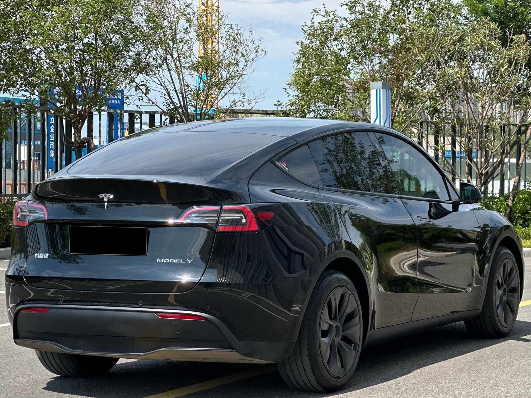 Tesla Model Y 2024 car image #11