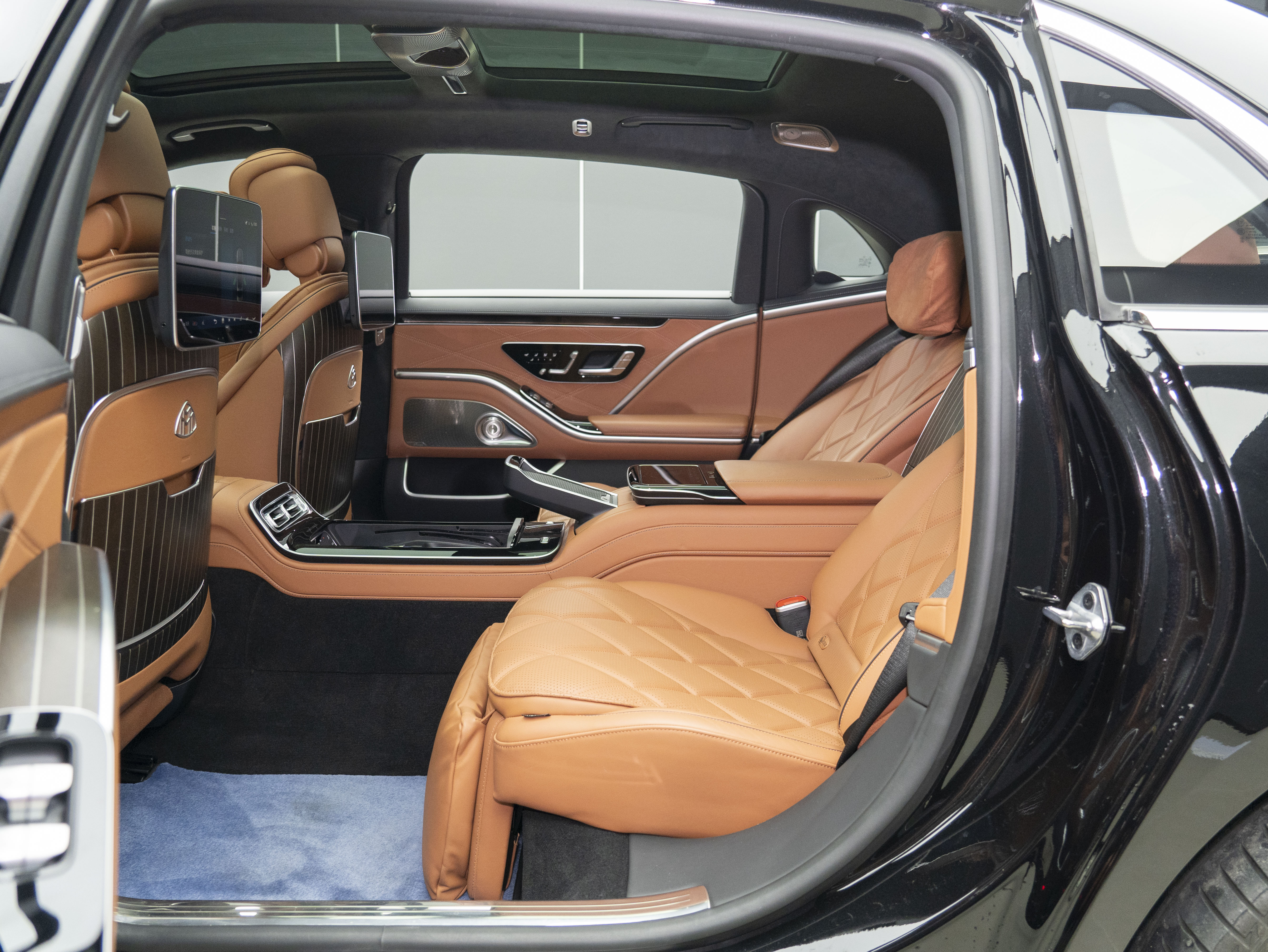Mercedes-Benz Maybach S Class 2023 car image #11