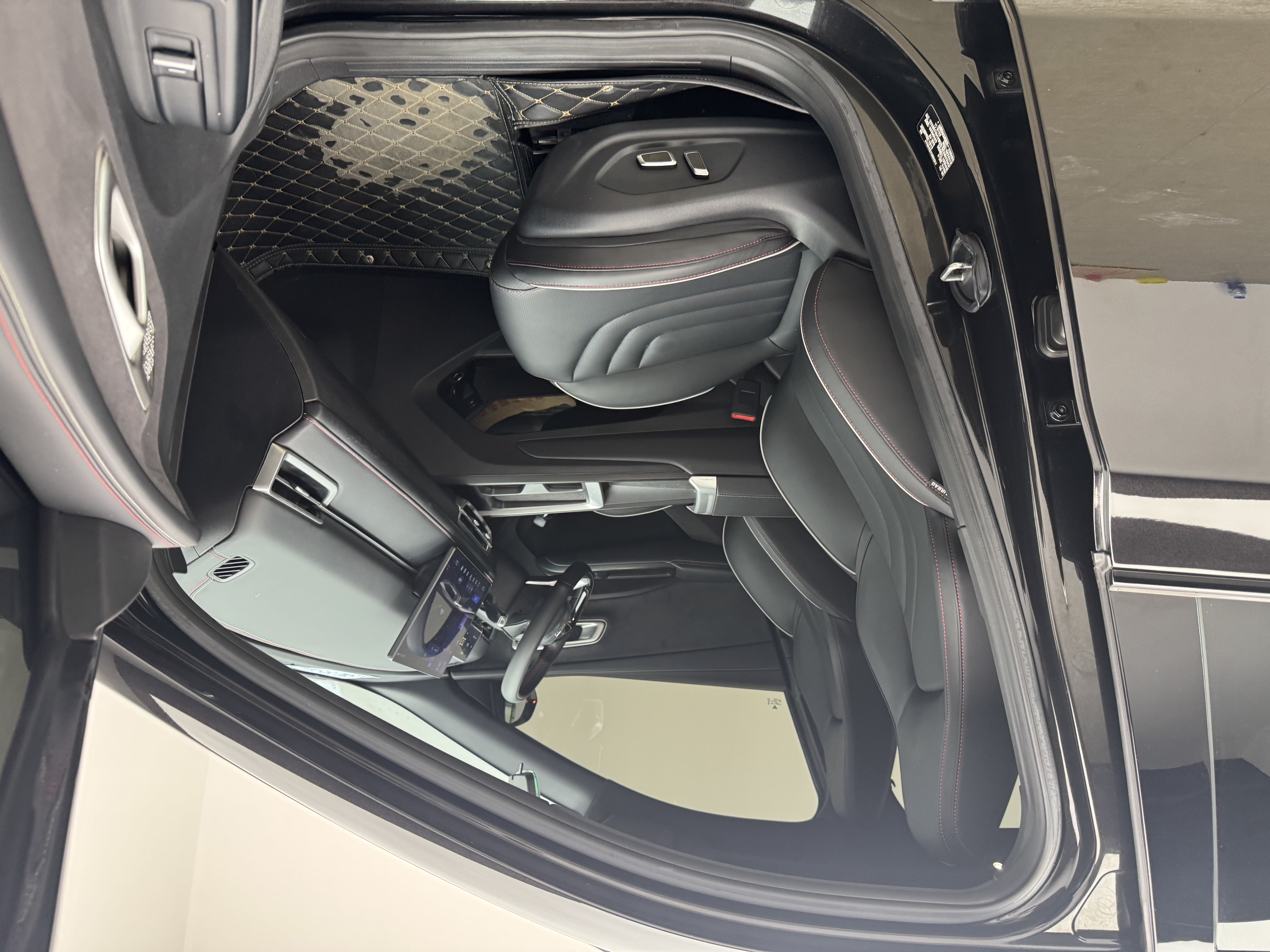 哪吒汽车 哪吒X 2023 汽车图片 #11