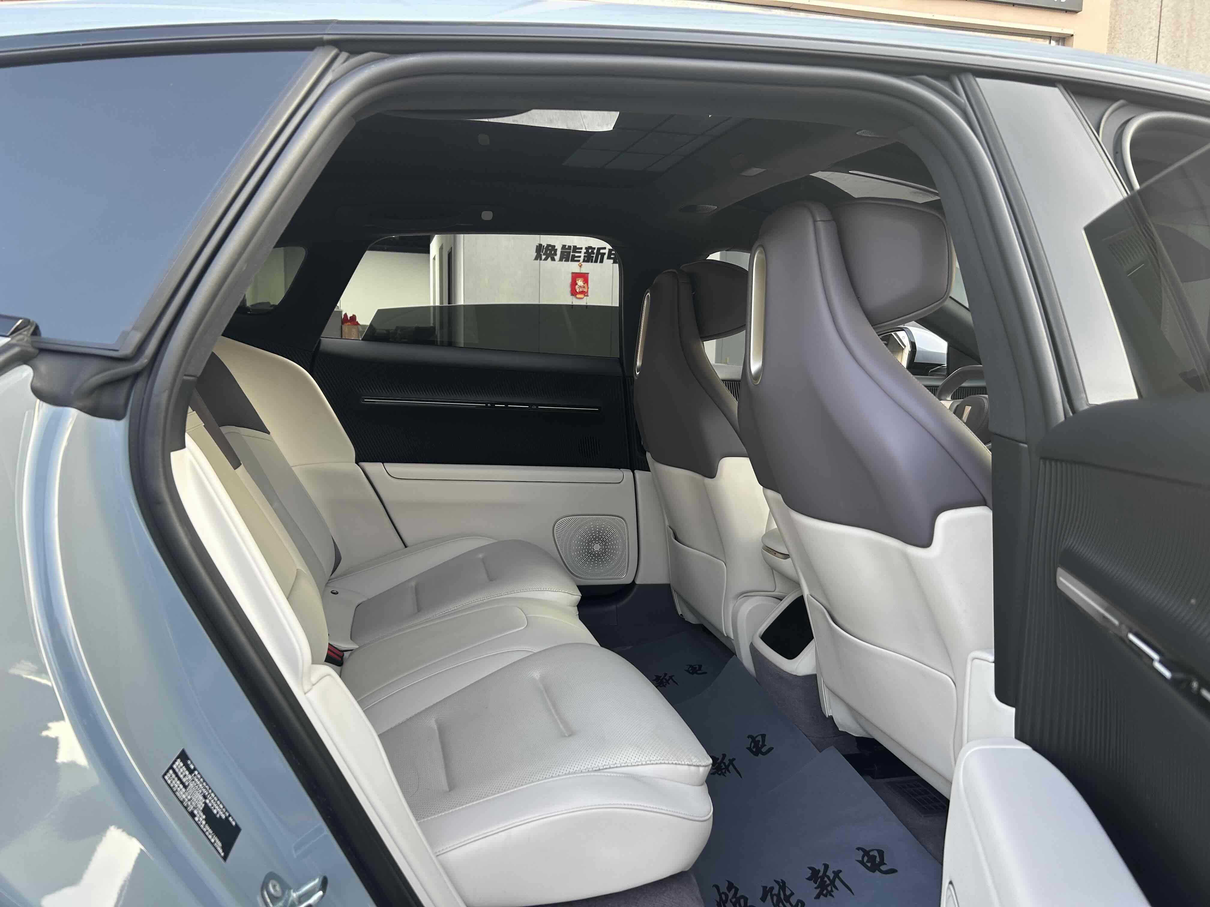 Avatr 12 2023 car image #11