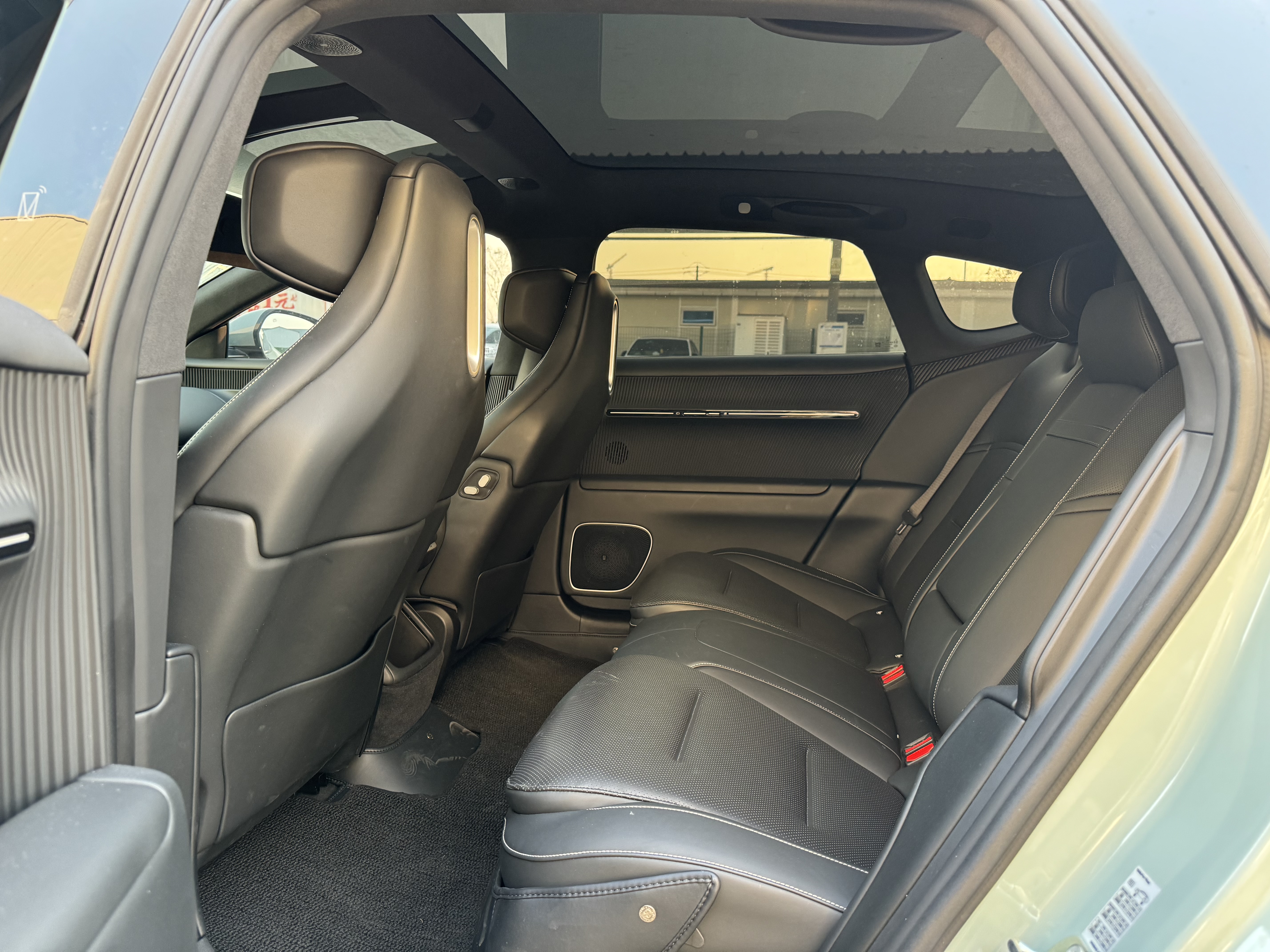 Avatr 12 2024 car image #11
