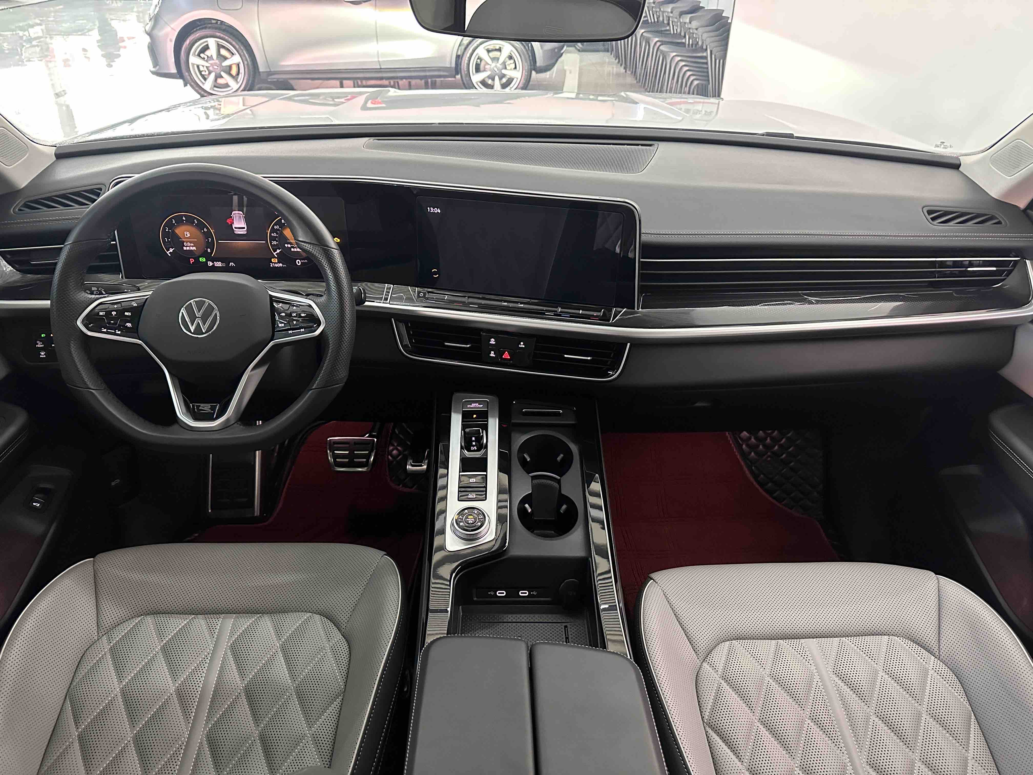 Volkswagen Tavendor 2024 car image #11