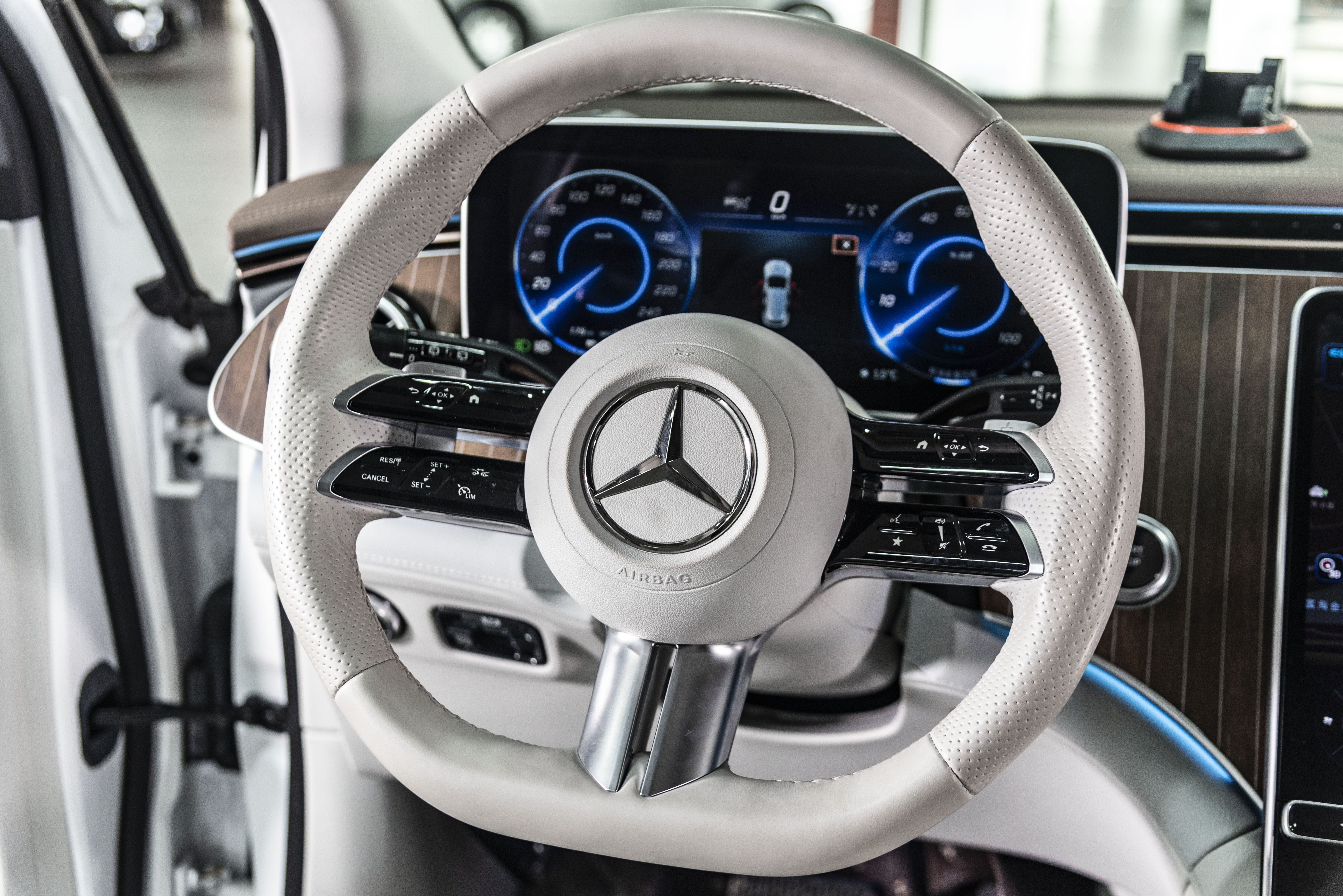 Mercedes-Benz EQE SUV 2025 #11 Mercedes-Benz EQE SUV 2025 car image #11