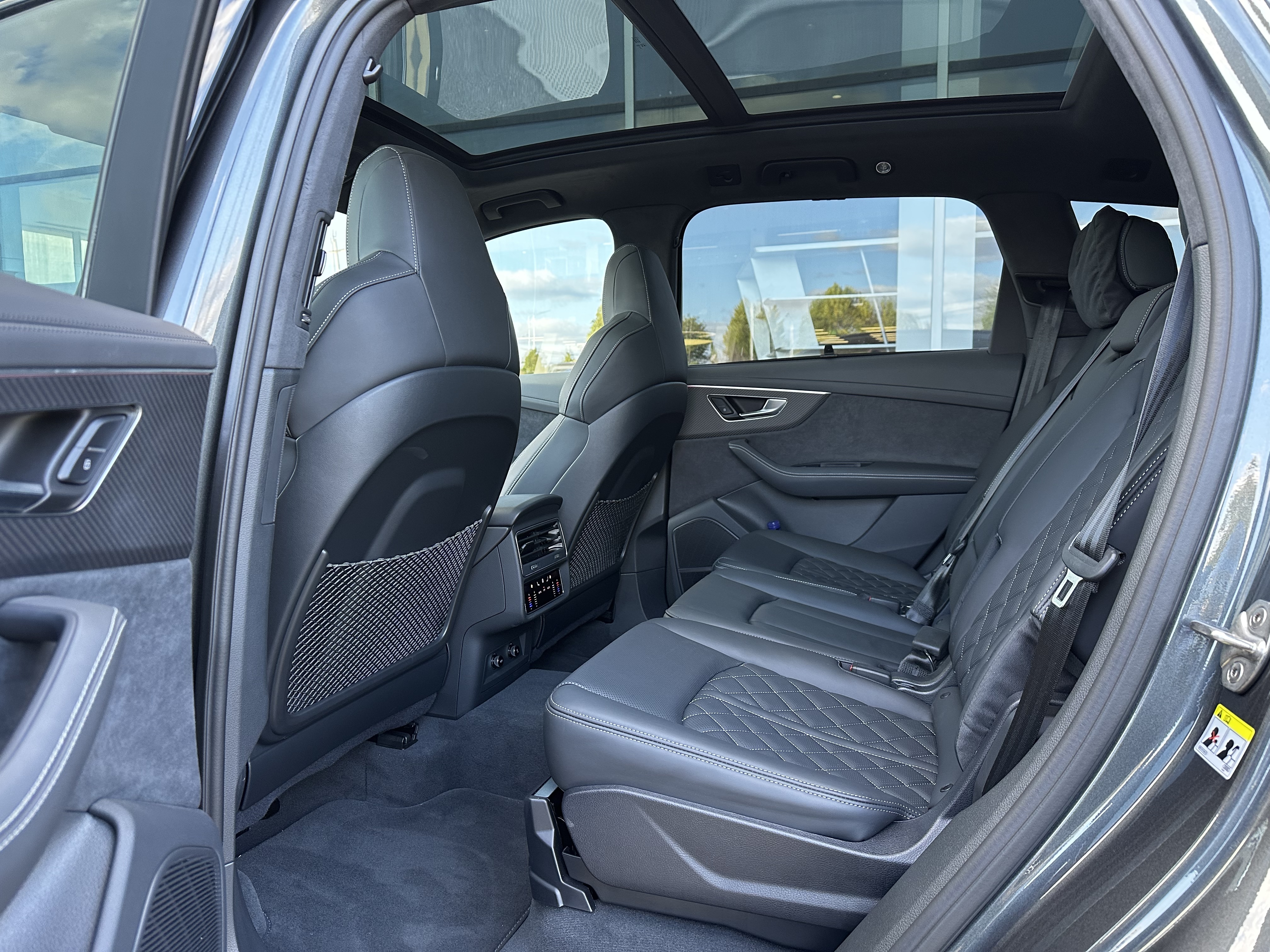 Audi SQ7 2024 immagine di auto #11