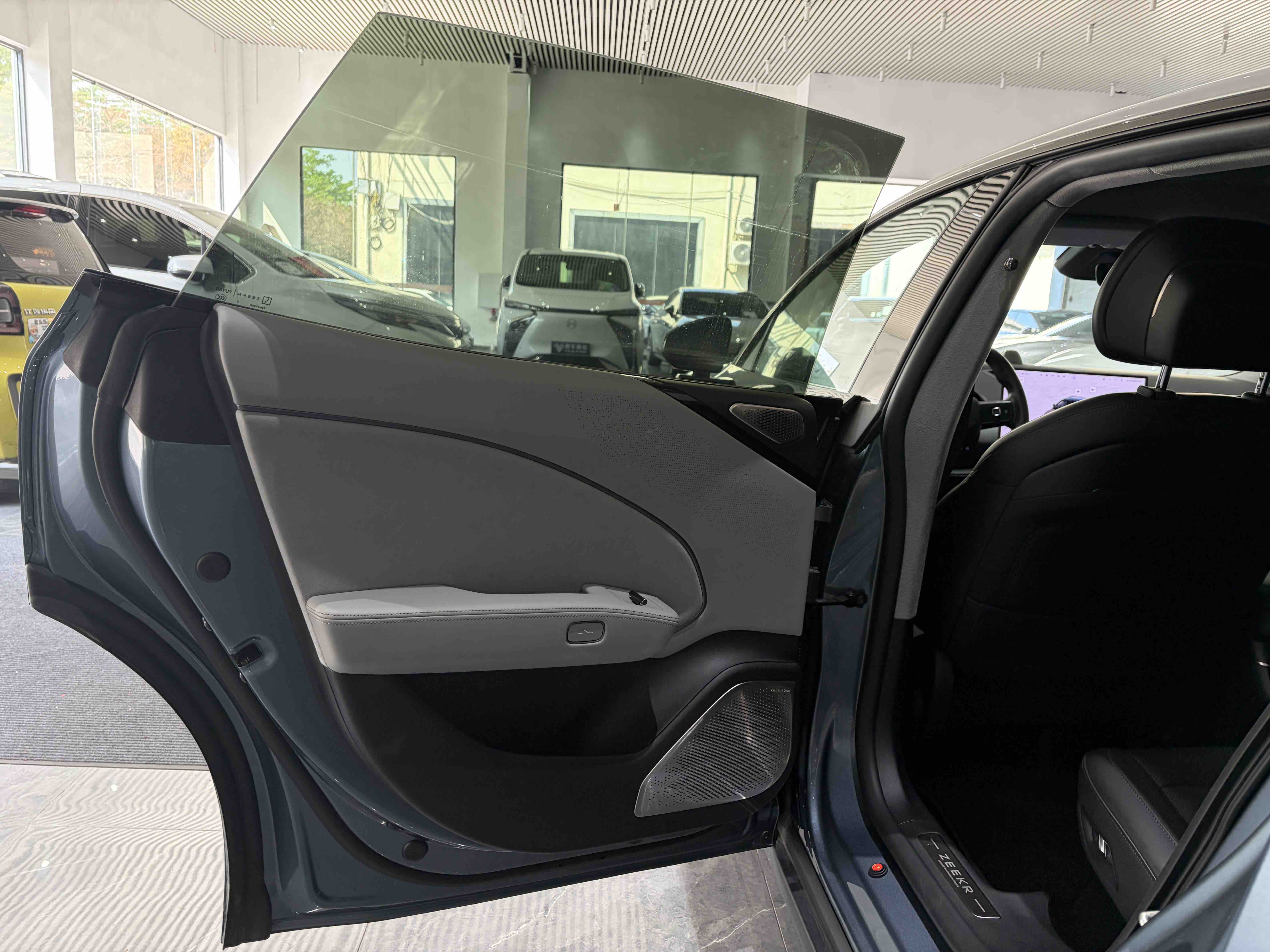 极氪 极氪007 2024 汽车图片 #11