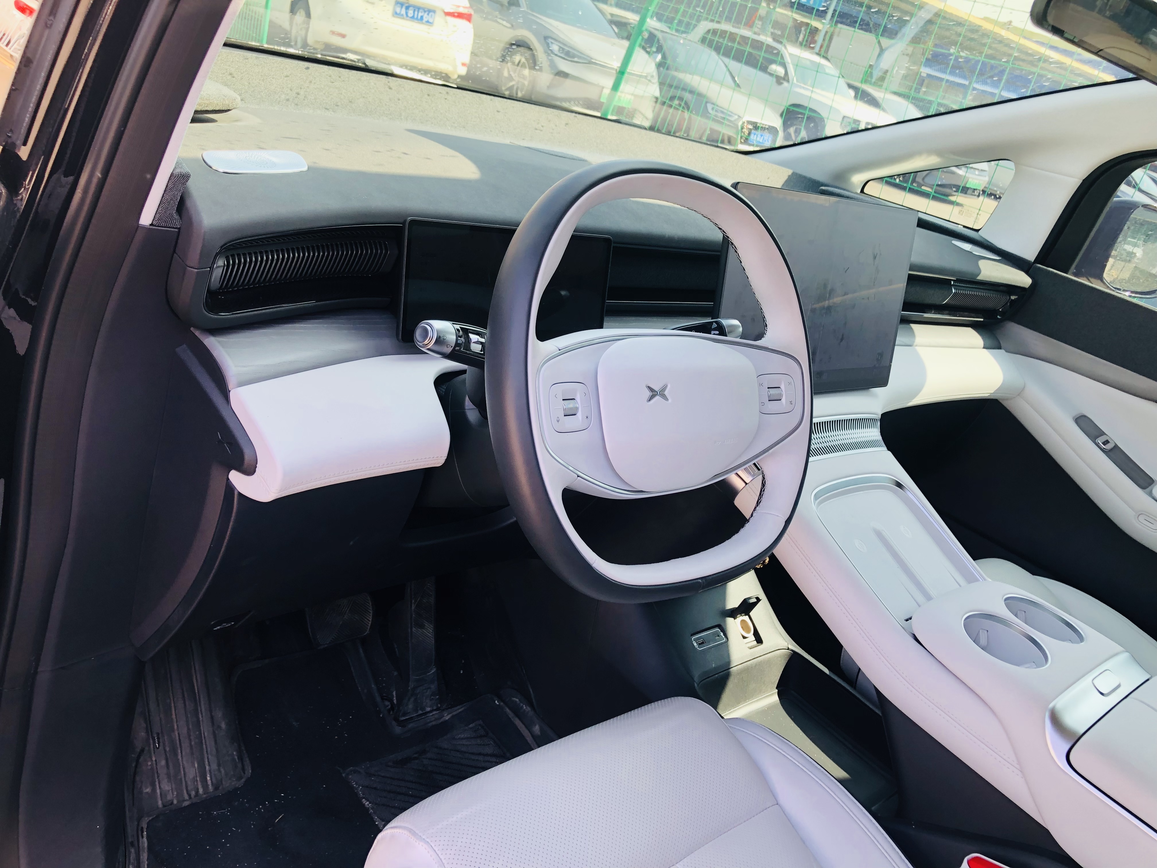 Xpeng X9 2025 изображение автомобиля #11