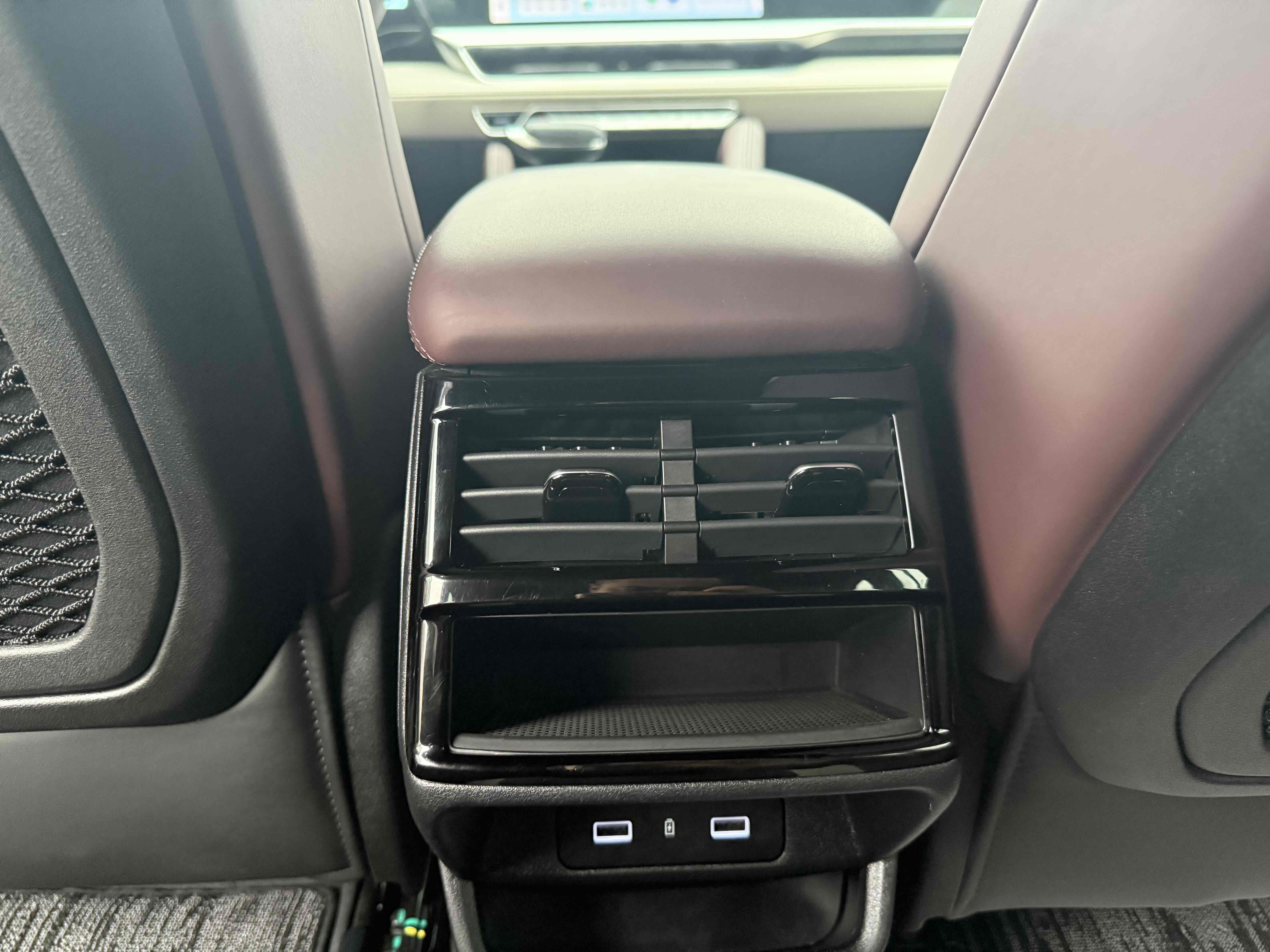 GEELY Tugella 2024 #11 GEELY Tugella 2024 car image #11